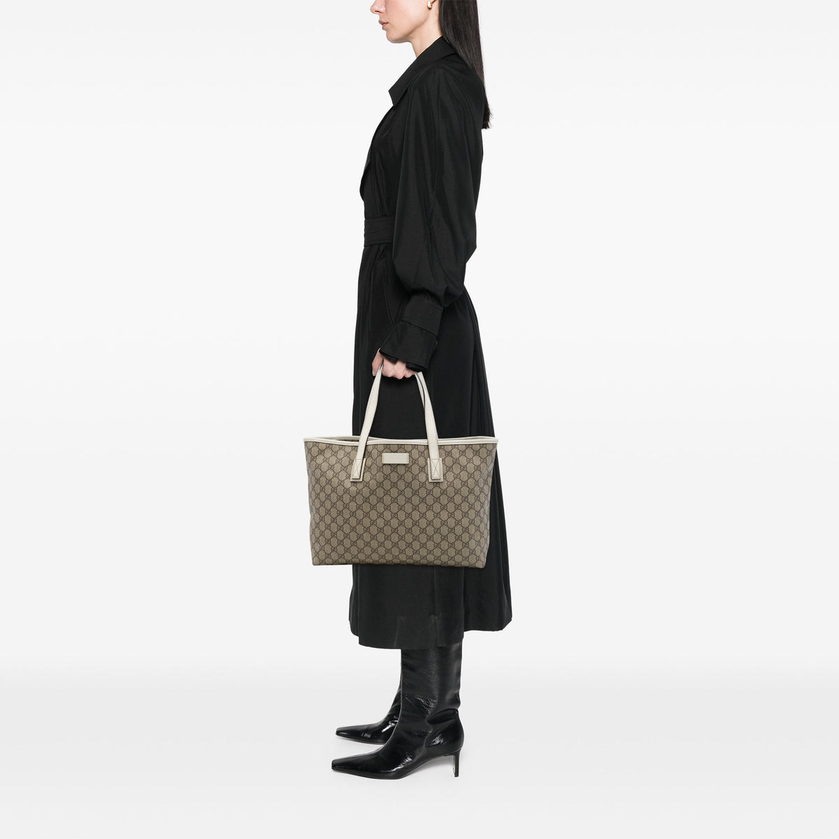 Gucci Medium GG Supreme Tote — White