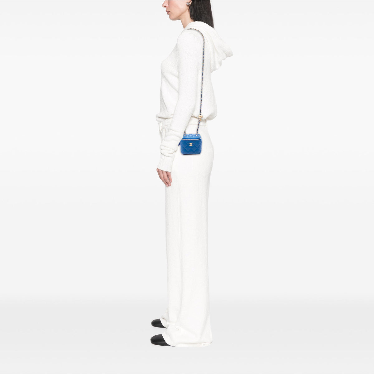 Chanel Mini Quilted Lambskin Pearl Crush Vanity Case With Chain — Blue