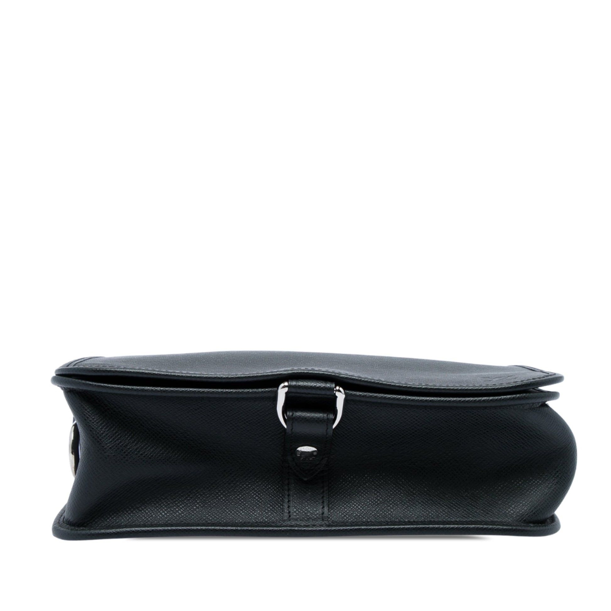 Louis Vuitton Taiga Andrei