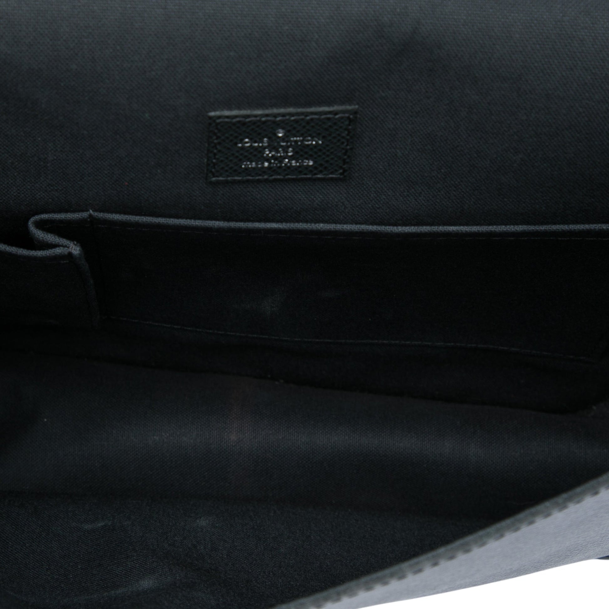 Louis Vuitton Taiga Andrei
