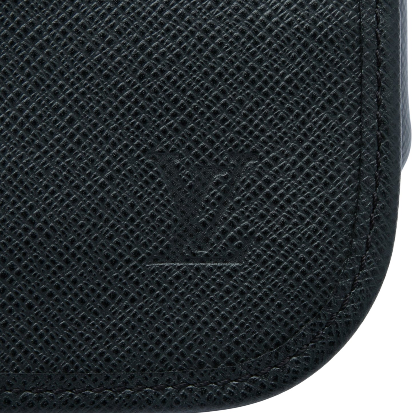 Louis Vuitton Taiga Andrei