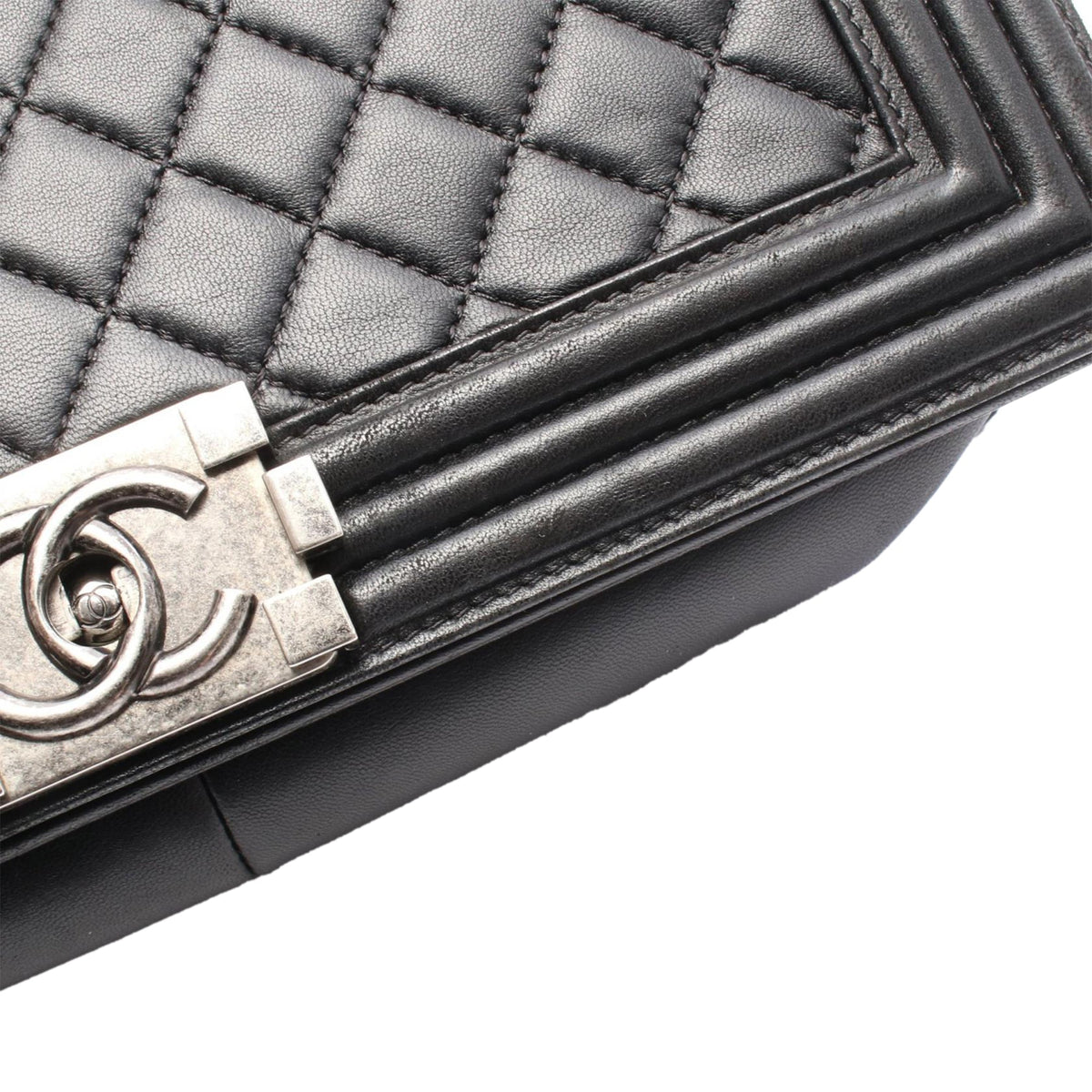 Chanel Large Quilted Lambskin Boy Flap — Black