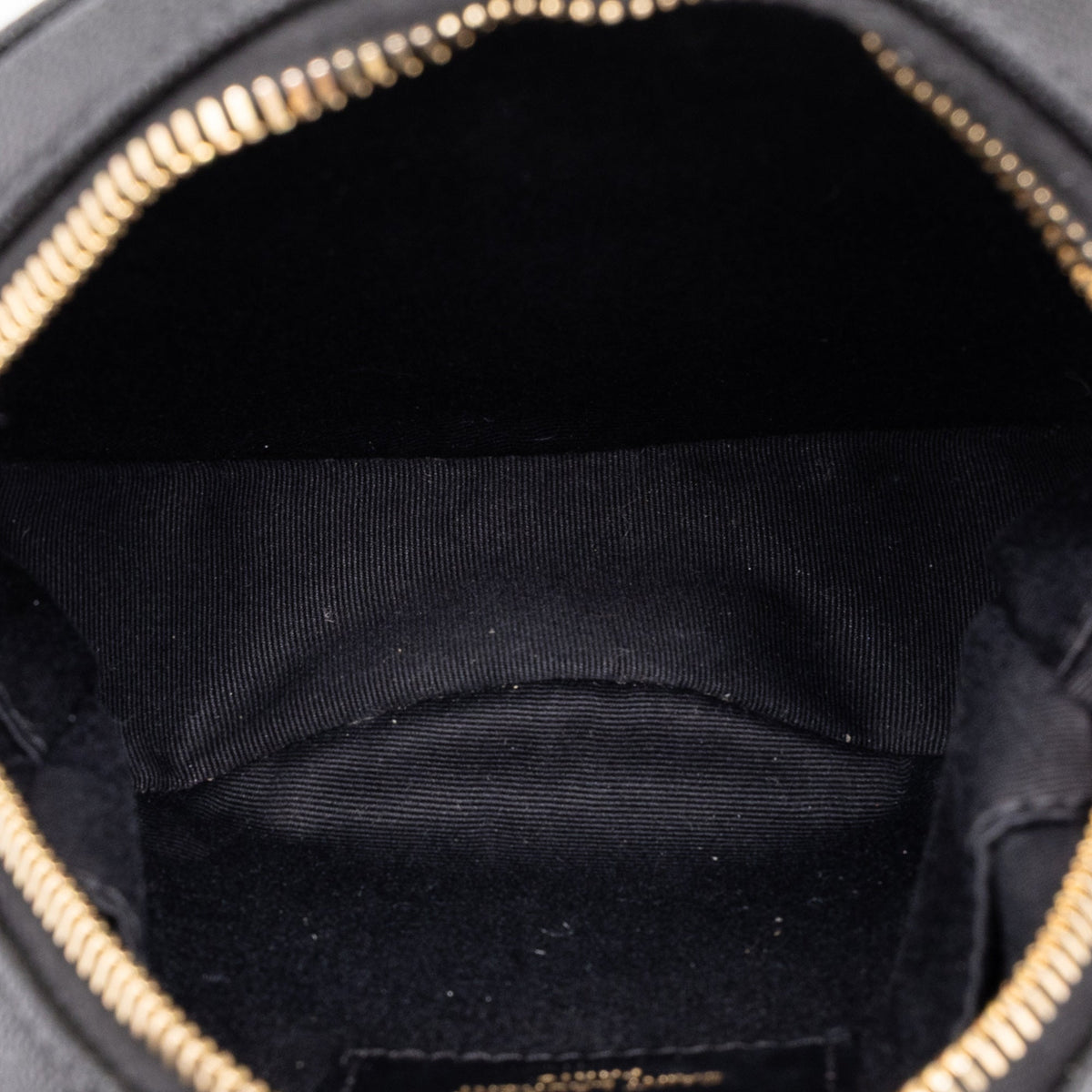 Saint Laurent Chevron Grain De Poudre Round Vinyle Camera Bag — Black