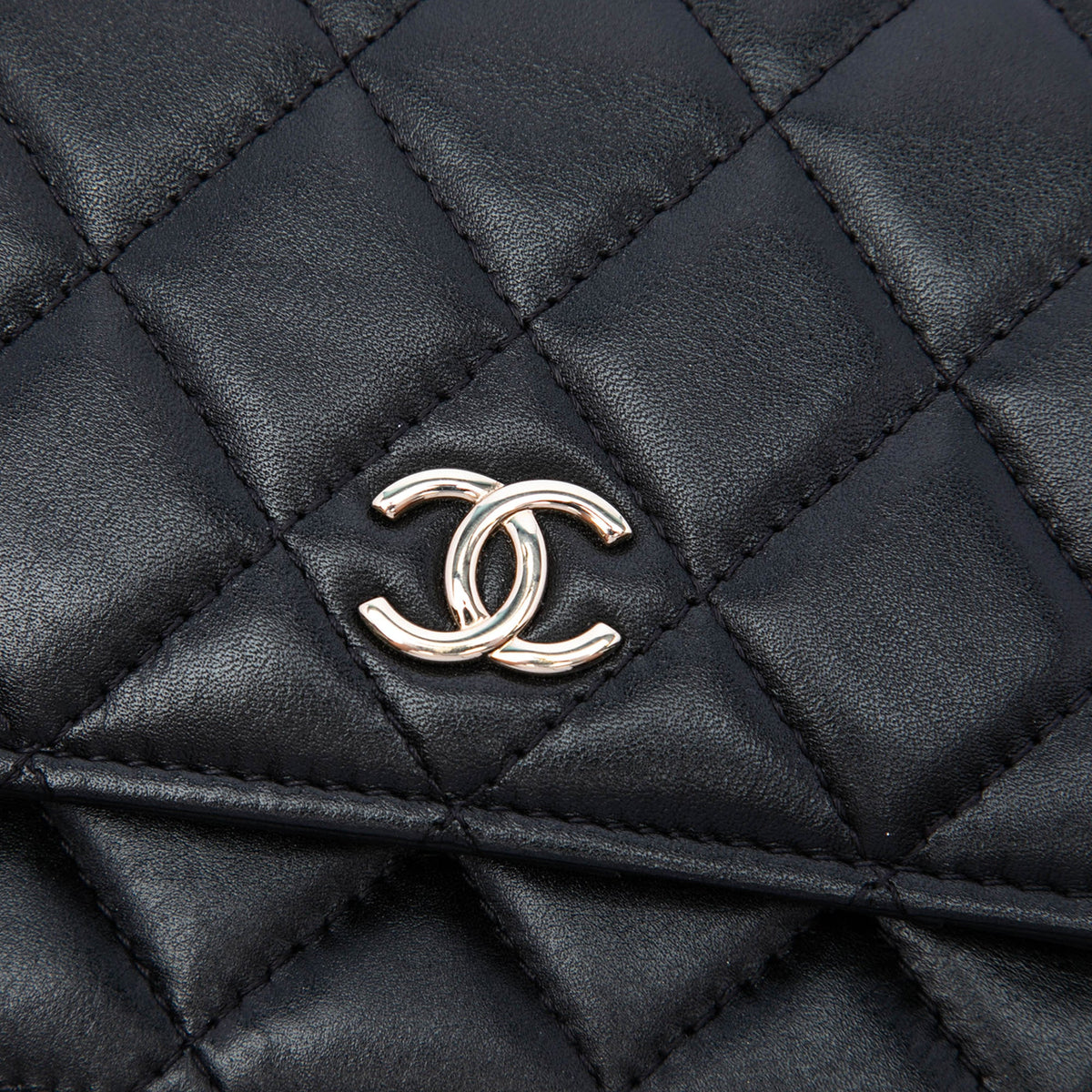 Chanel CC Quilted Lambskin Maxi Pearl Chain Strap