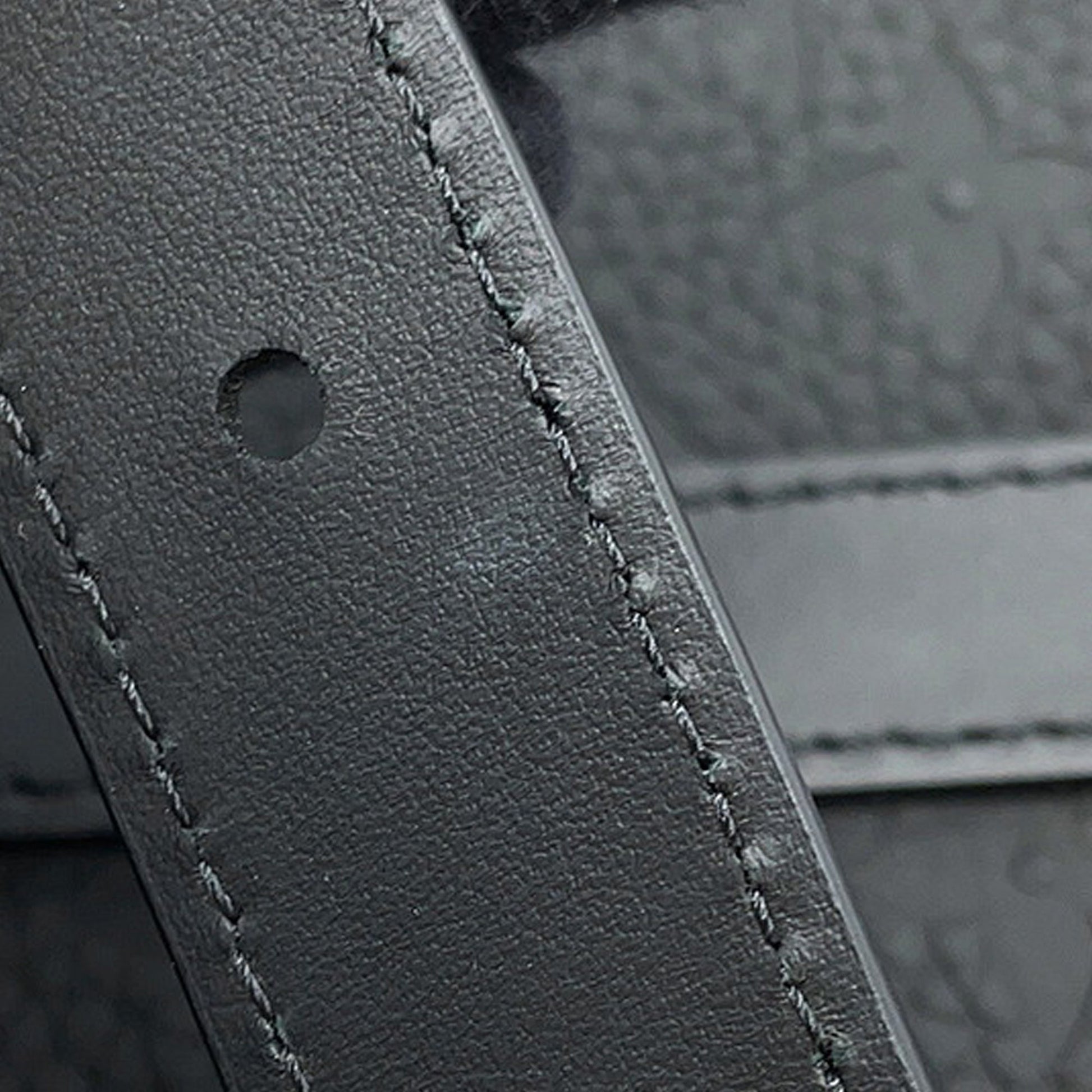 Louis Vuitton Monogram Taurillon Sac Plat Cross