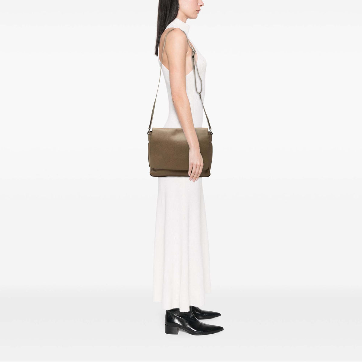 Louis Vuitton Taiga Roman MM