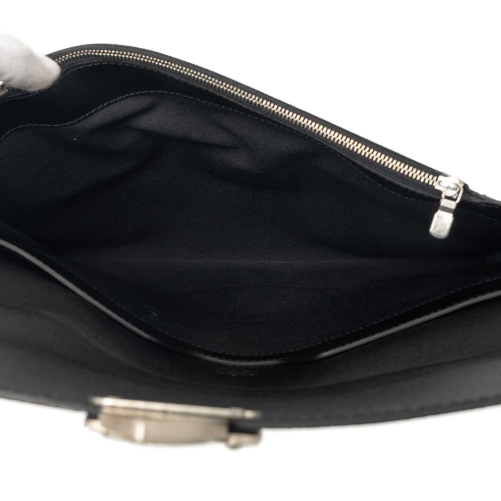 Louis Vuitton Taiga Minuto
