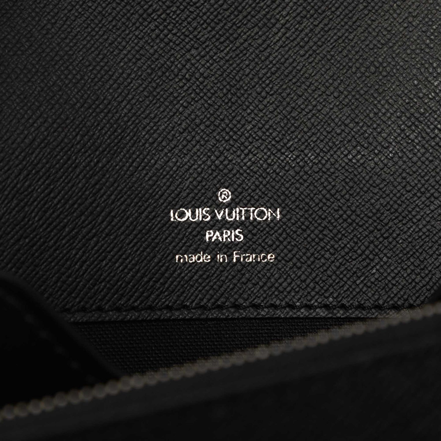 Louis Vuitton Taiga Minuto