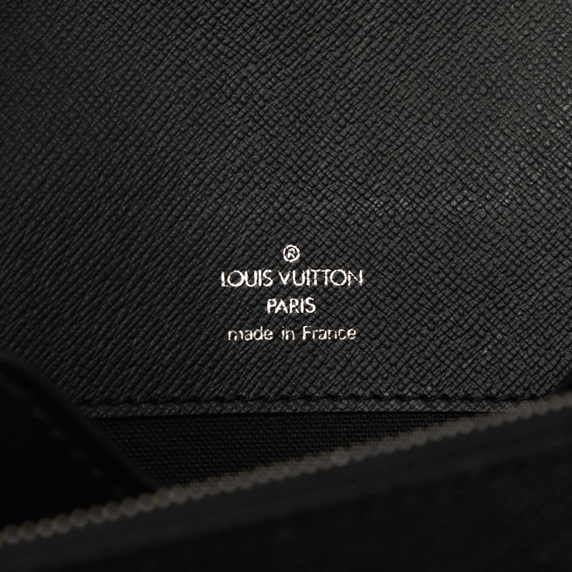 Louis Vuitton Taiga Minuto