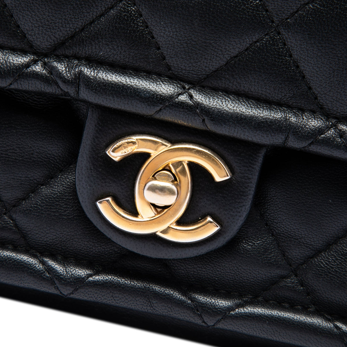 Chanel Small Quilted Lambskin Chain Link Flap — Black