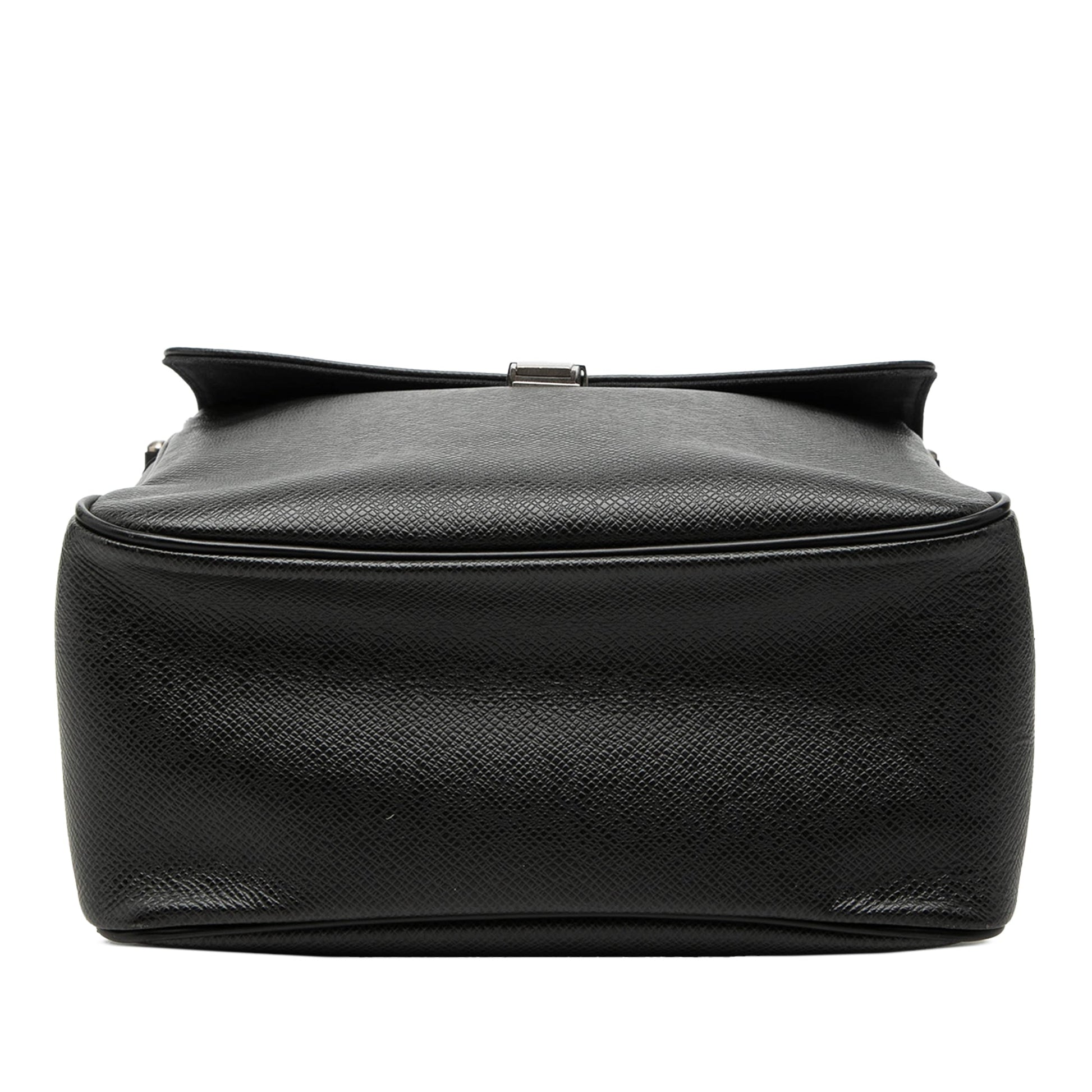 Louis Vuitton Taiga Yaranga