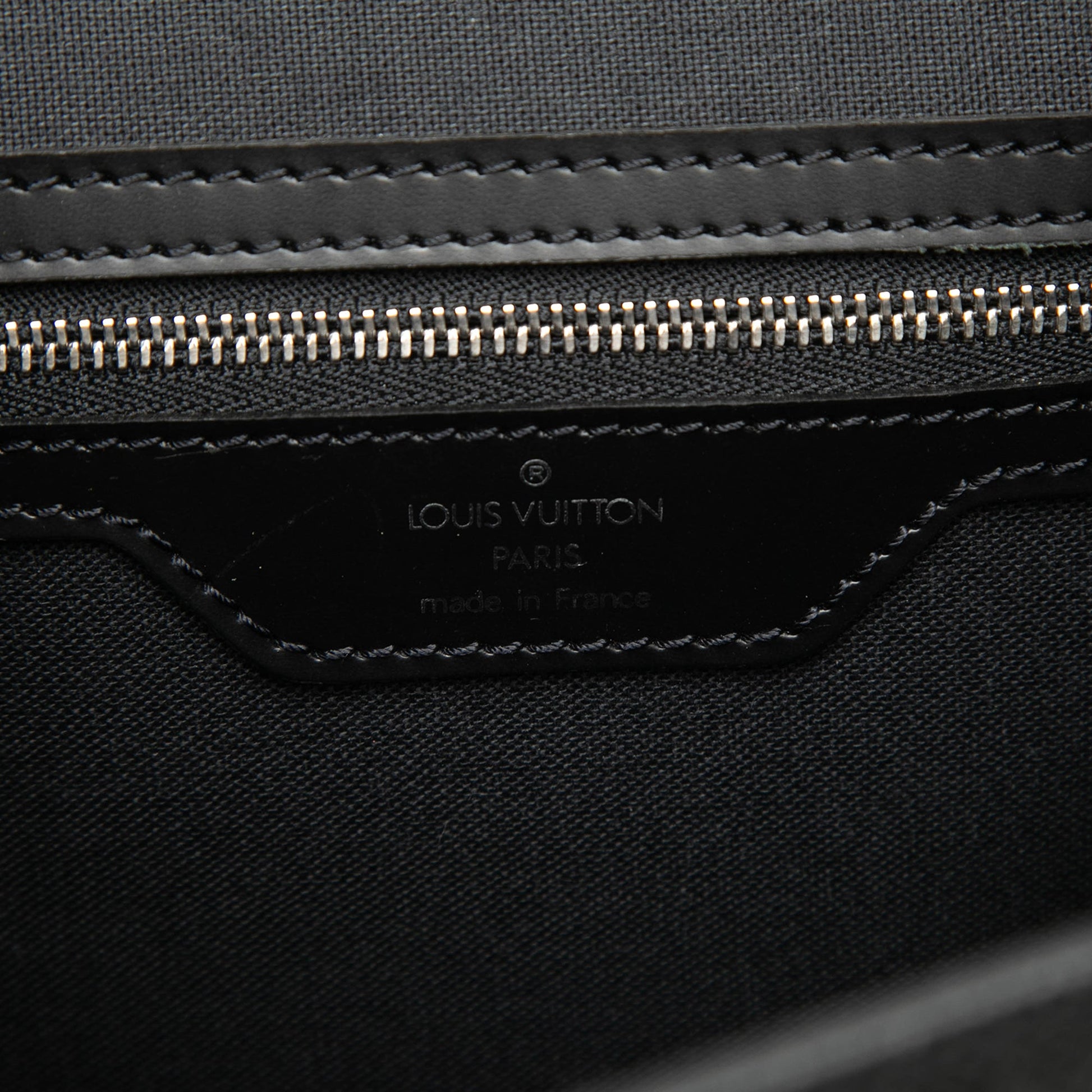 Louis Vuitton Taiga Yaranga