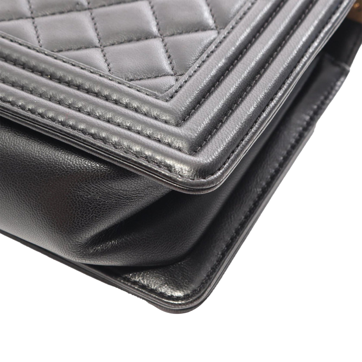 Chanel Old Medium Quilted Lambskin Boy Flap — Black
