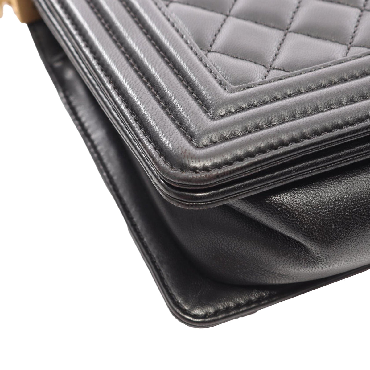 Chanel Old Medium Quilted Lambskin Boy Flap — Black