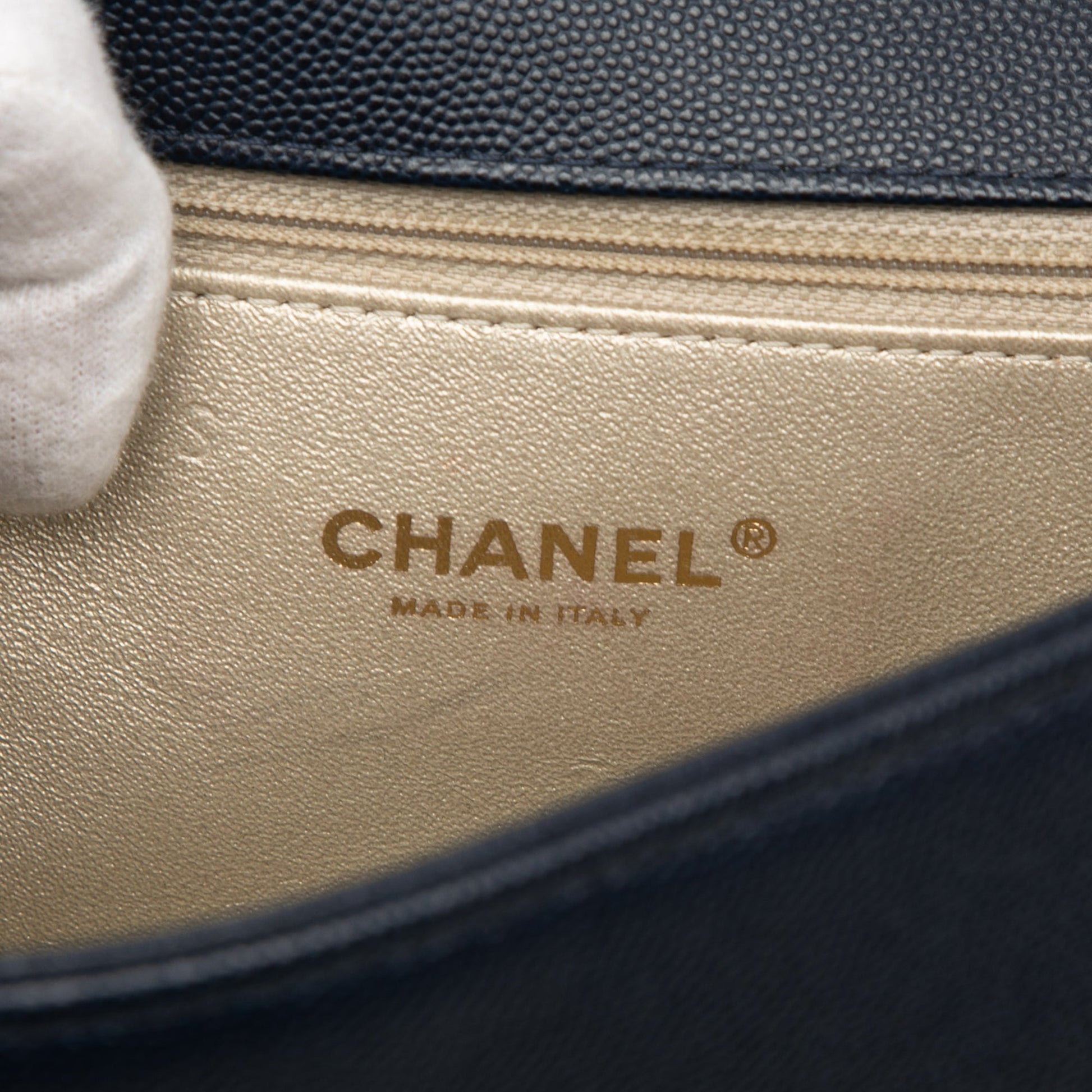 Medium Caviar Captain Gold Flap