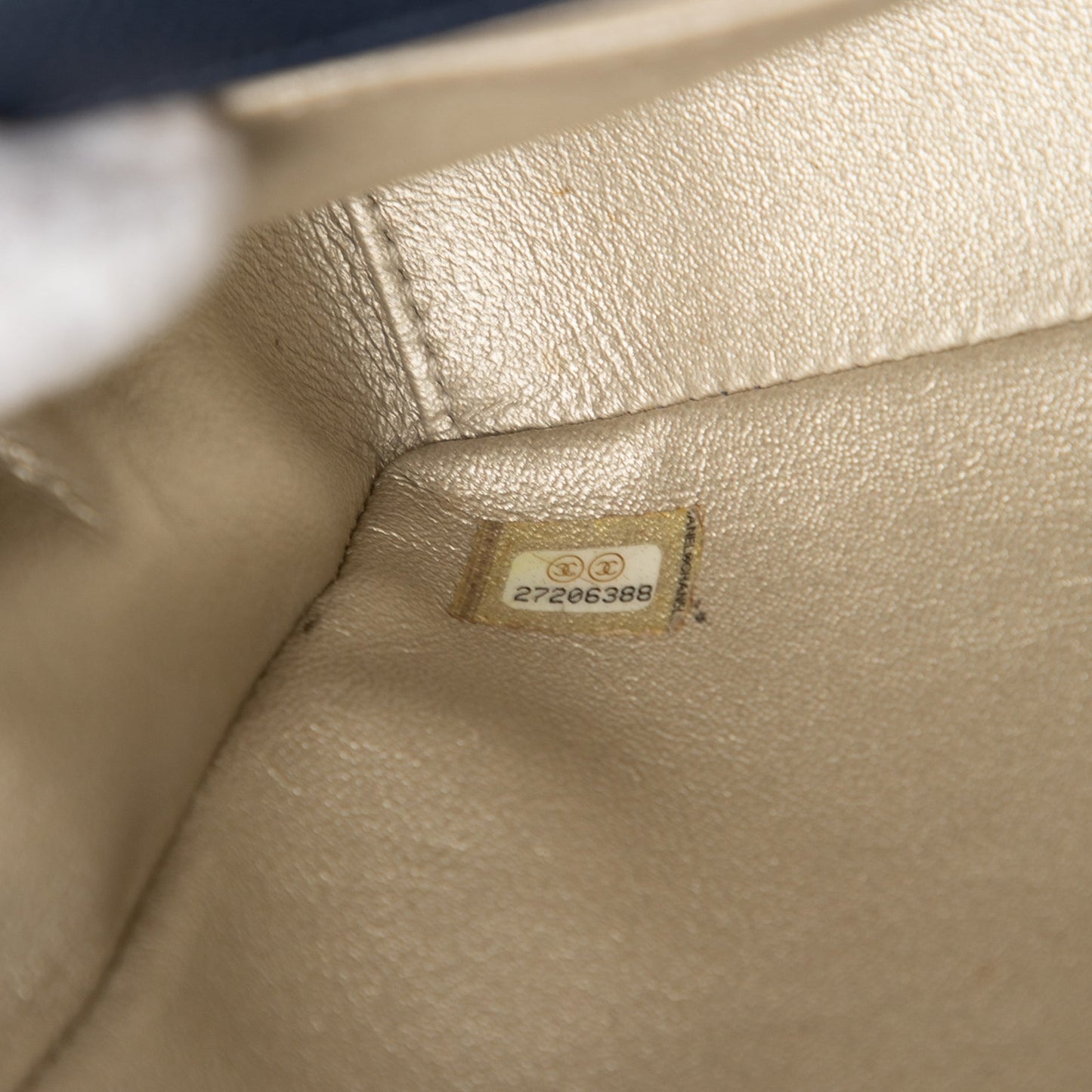 Medium Caviar Captain Gold Flap