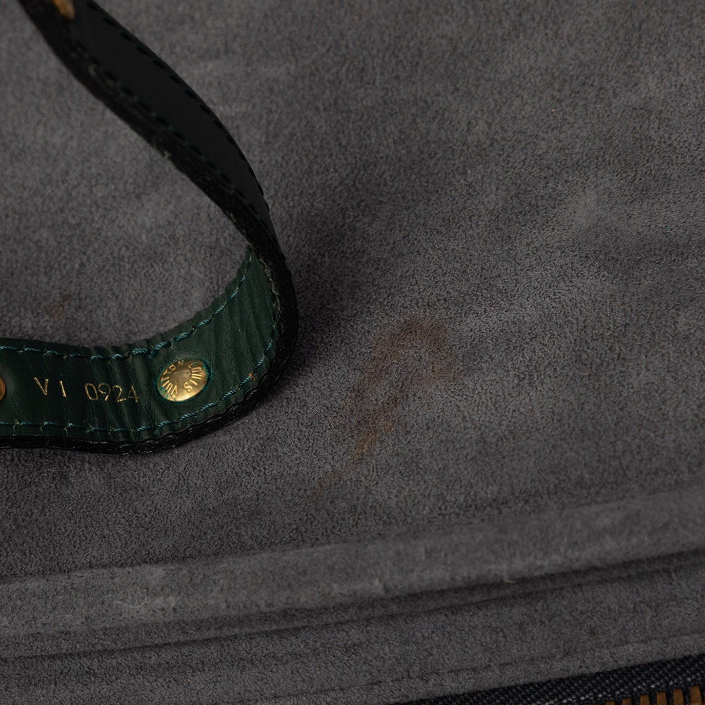 Louis Vuitton Taiga Kendall GM