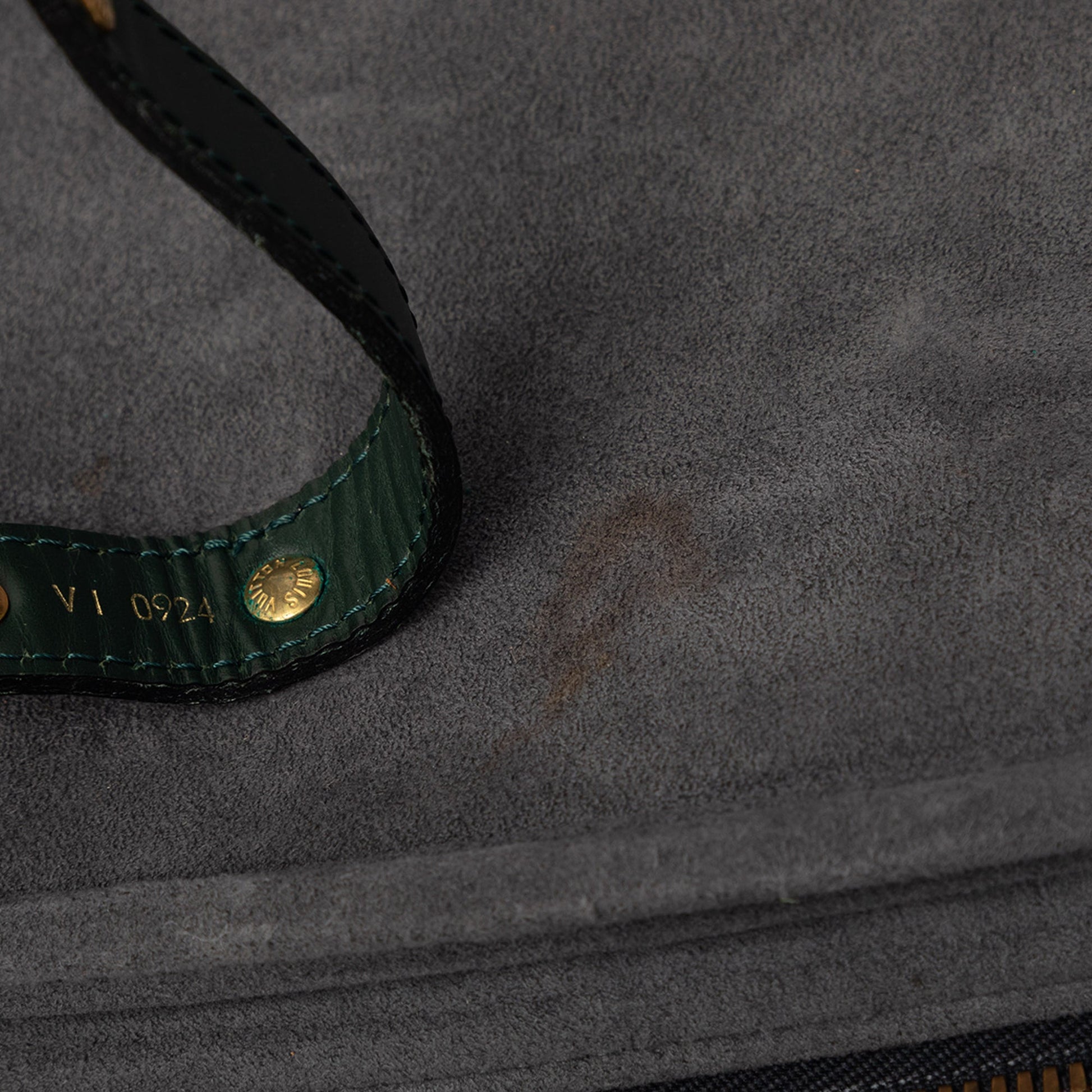 Louis Vuitton Taiga Kendall GM