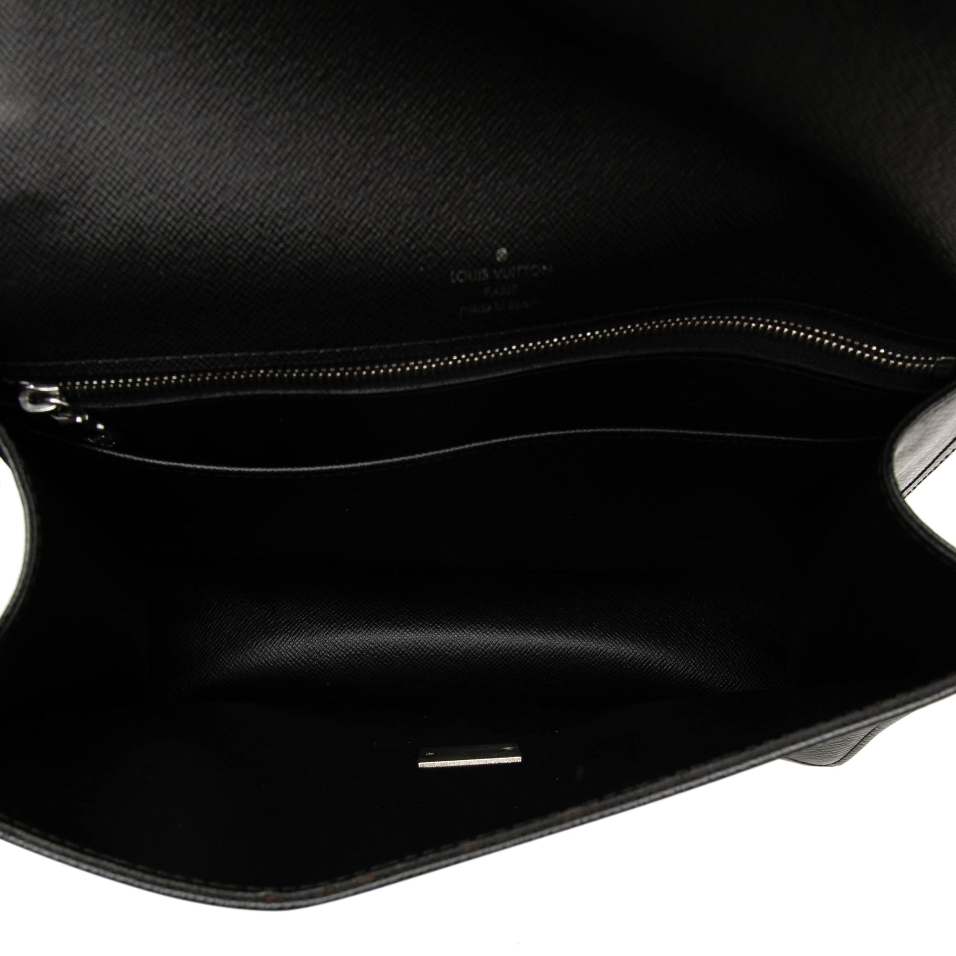 Louis Vuitton Taiga Selenga