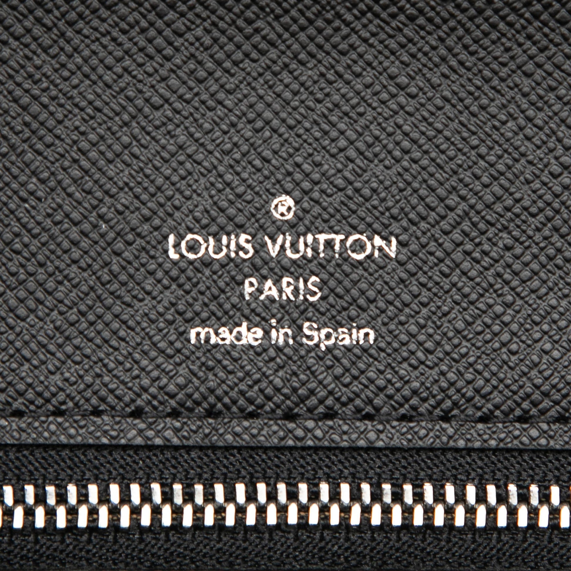 Louis Vuitton Taiga Selenga