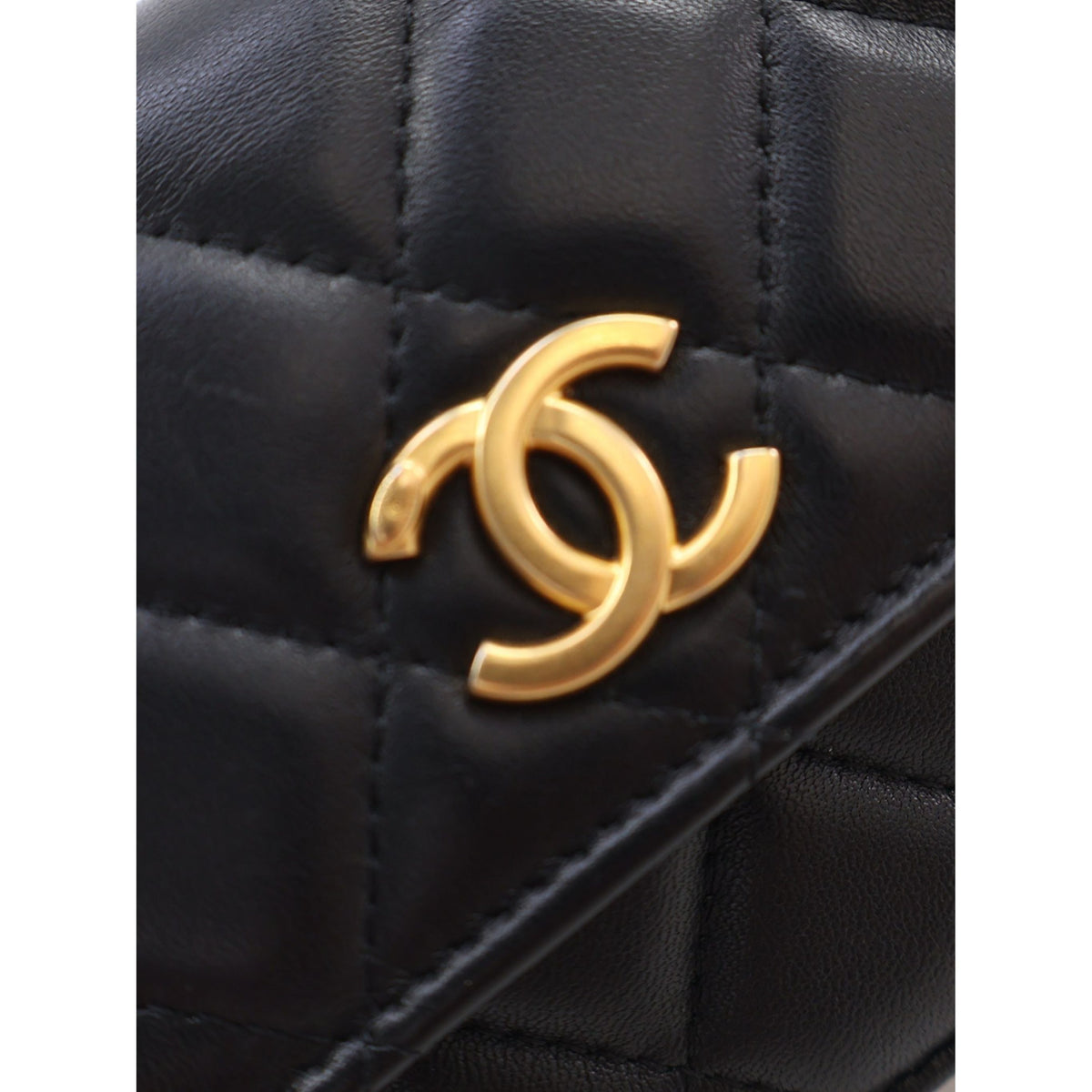 Chanel CC Quilted Lambskin Enamel and Pearl Wallet On Chain — Black
