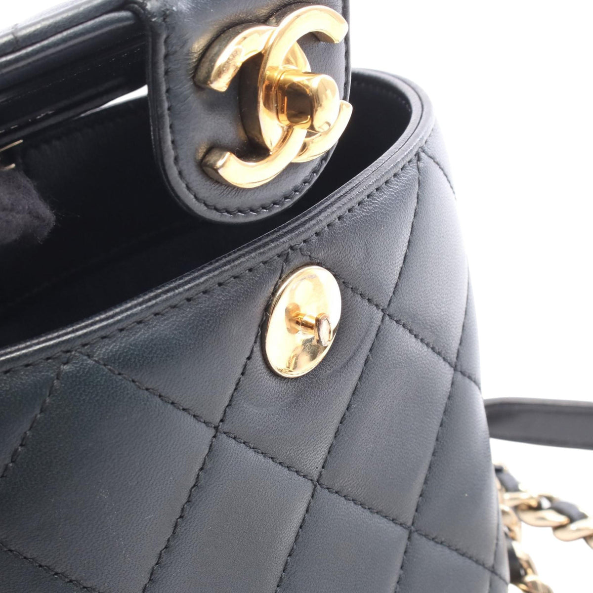 Chanel CC Lambskin Elegant Chain Vanity Case — Black