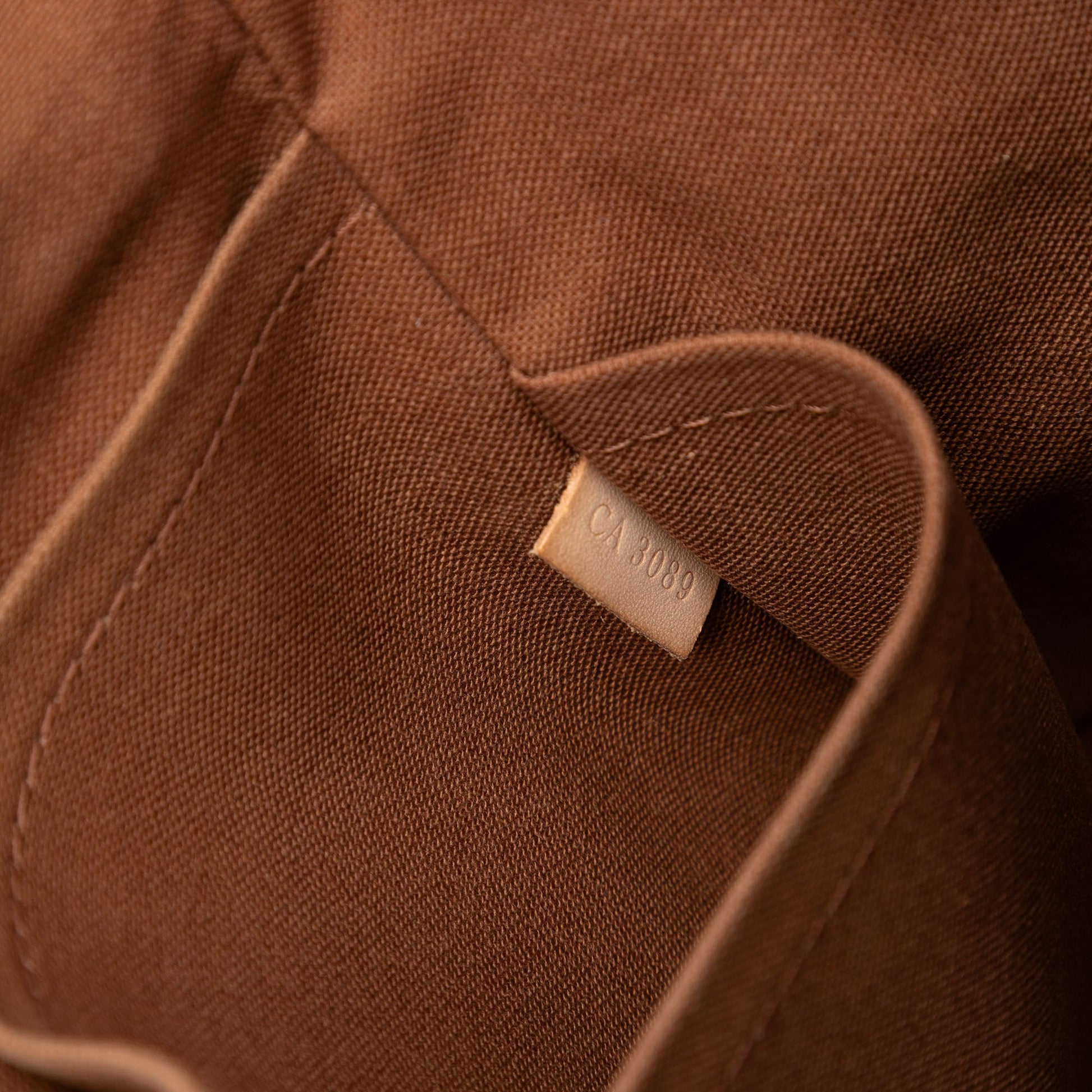 Louis Vuitton Monogram Beaubourg Messenger MM