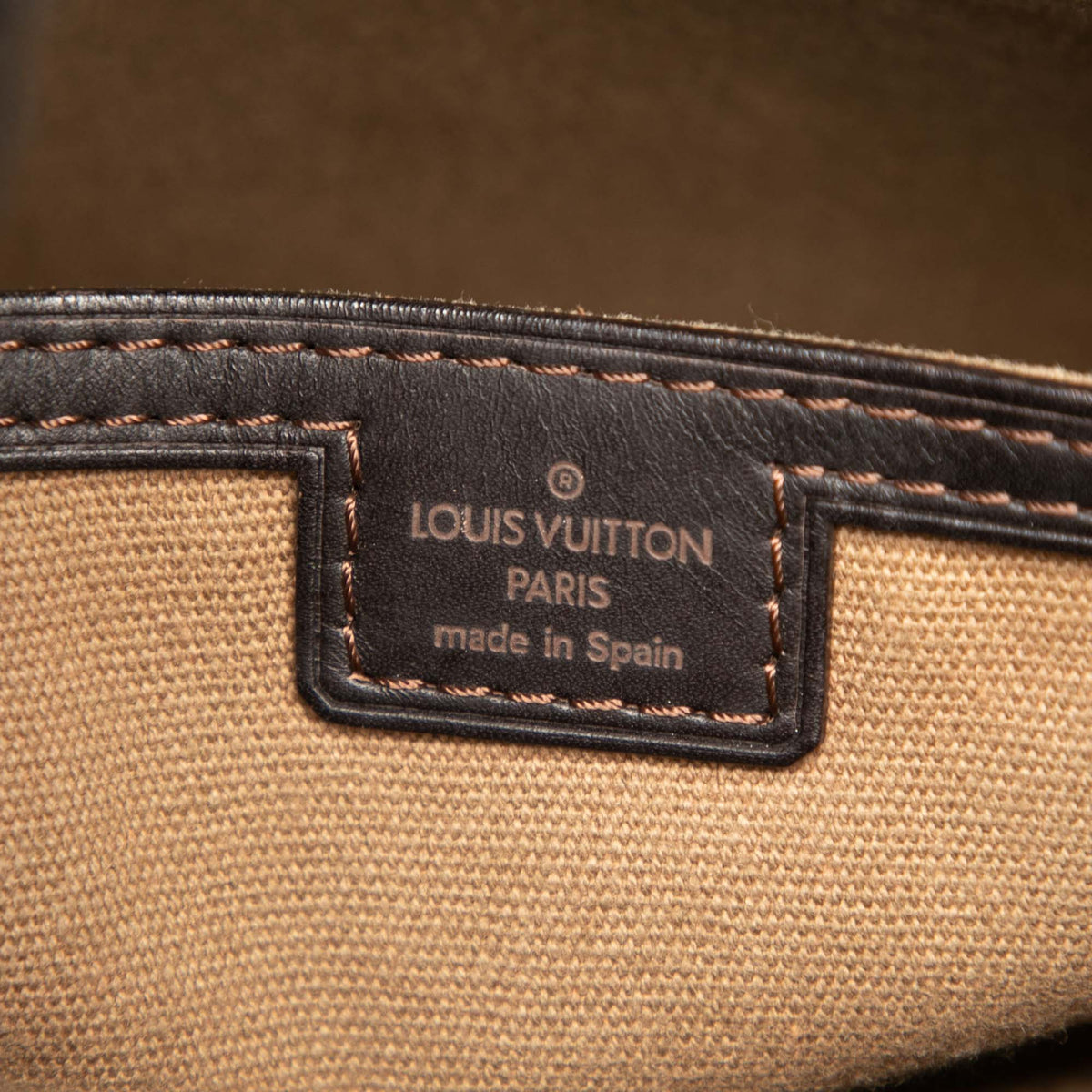 Louis Vuitton Utah Sac Plat Messenger