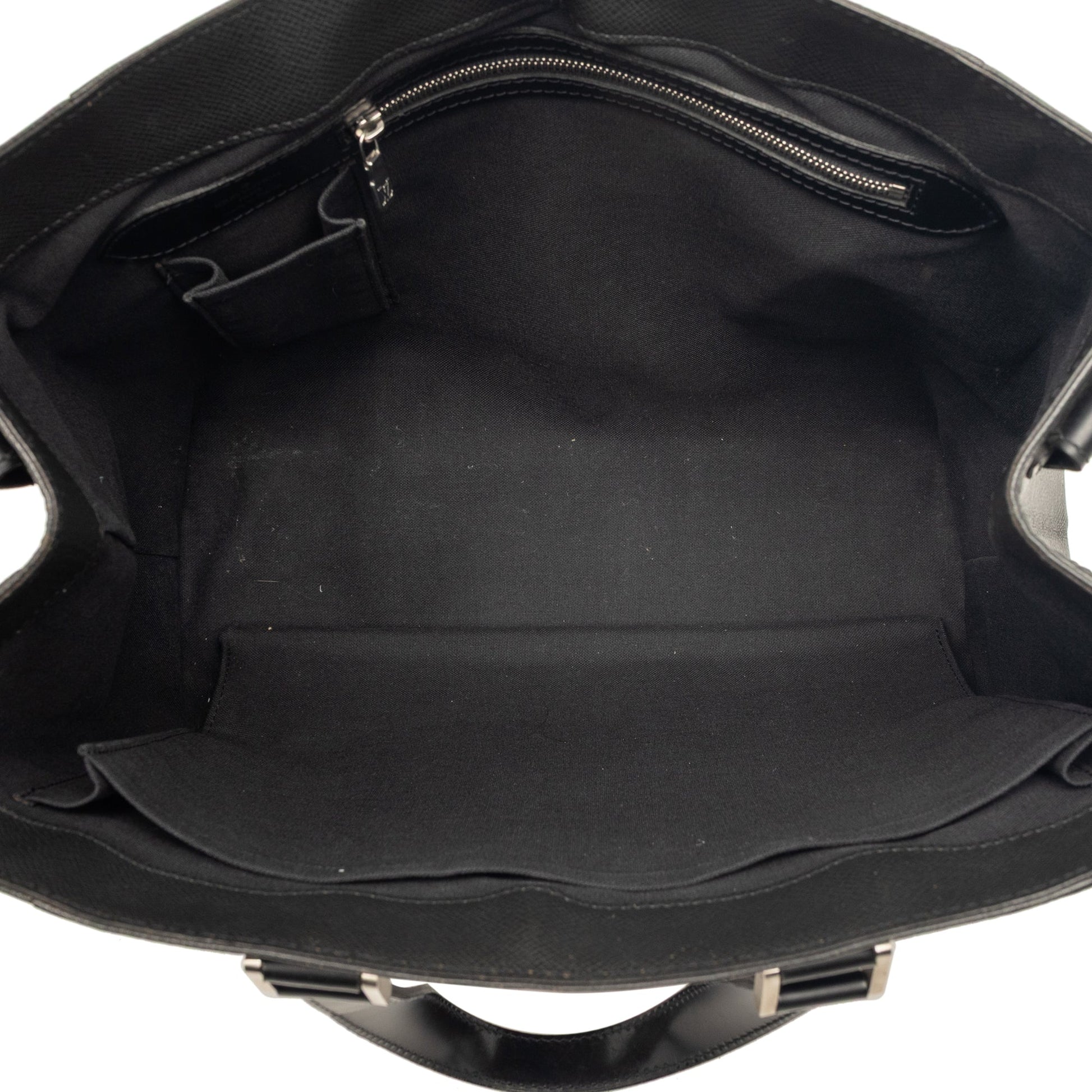 Louis Vuitton Taiga Kasbek PM