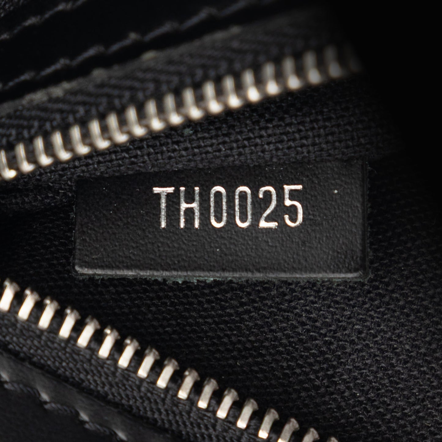 Louis Vuitton Taiga Kasbek PM