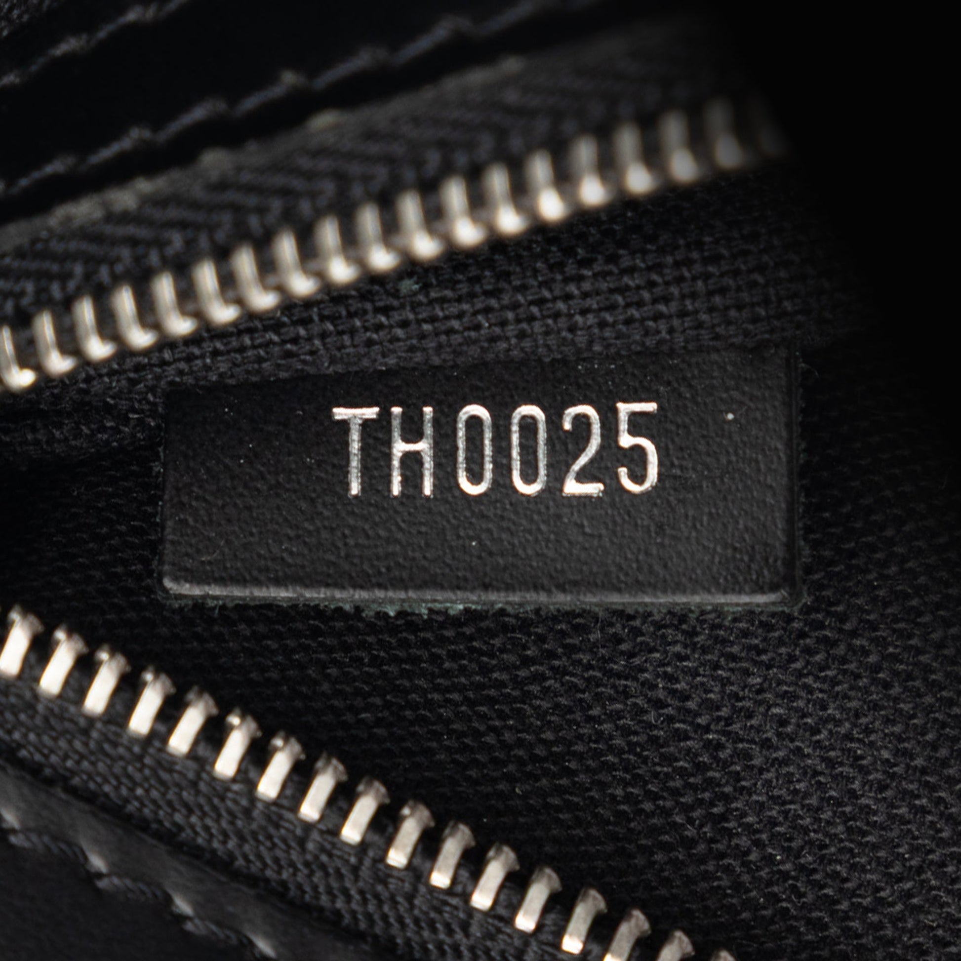 Louis Vuitton Taiga Kasbek PM