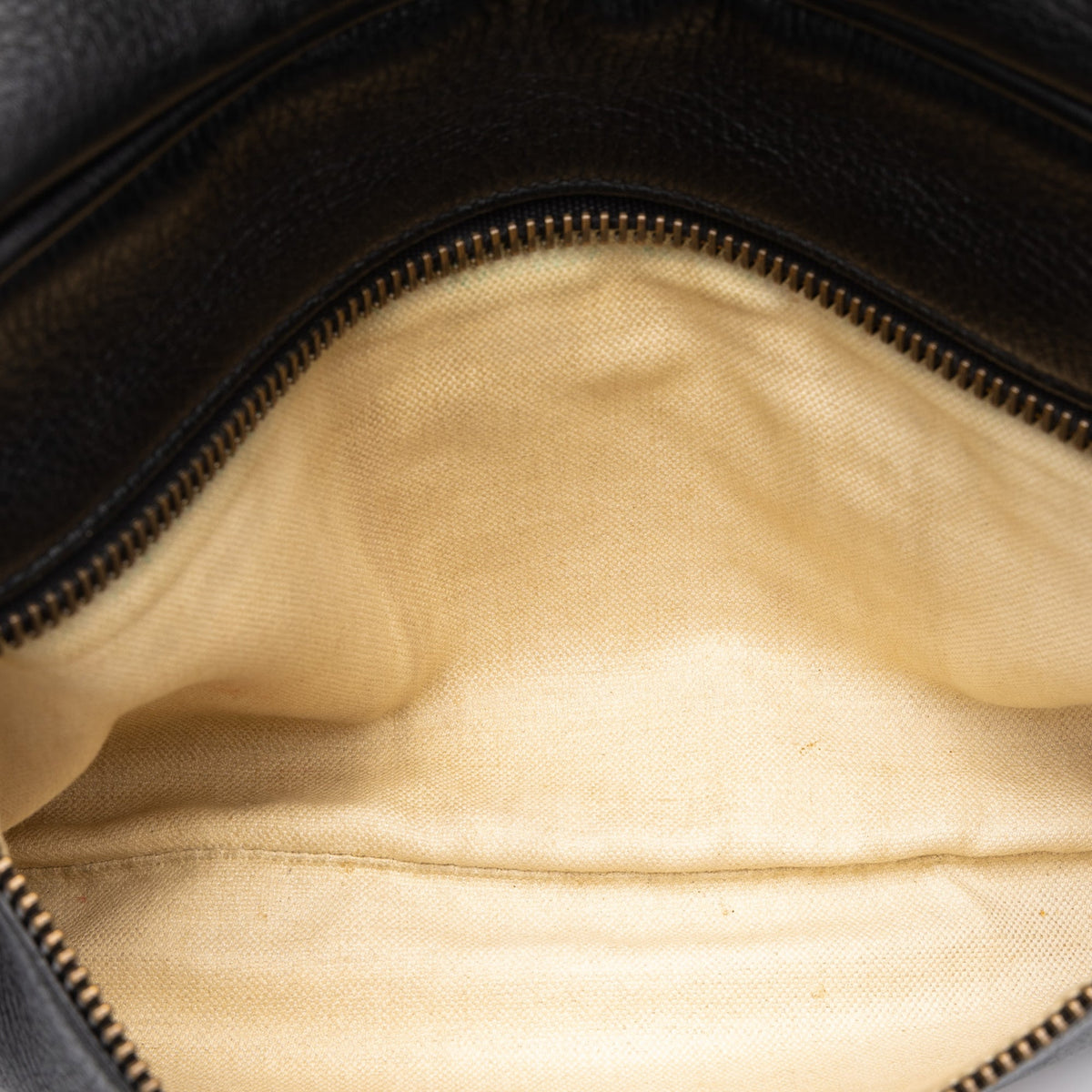 Gucci Grained Calfskin Logo Crossbody — Black