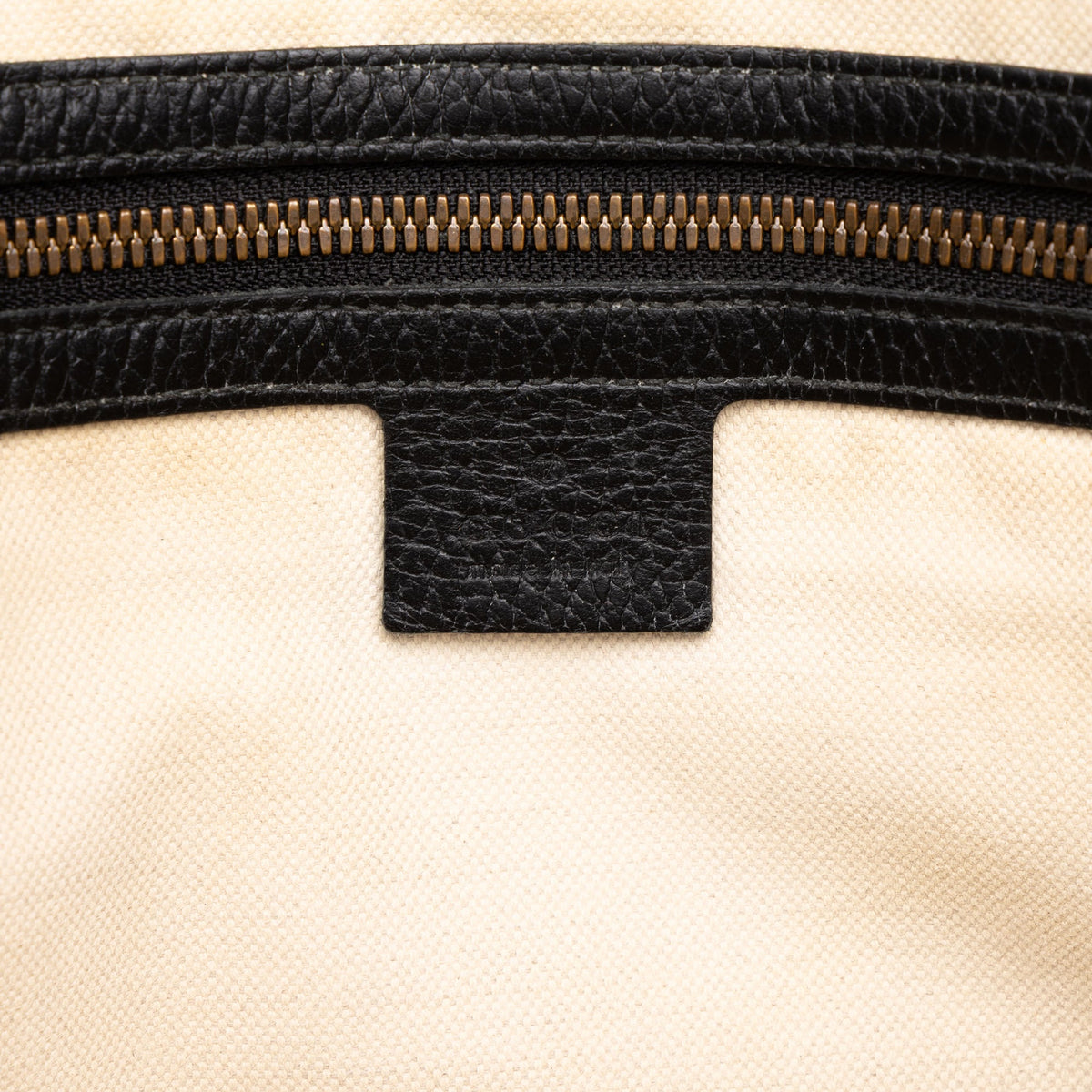 Gucci Grained Calfskin Logo Crossbody — Black