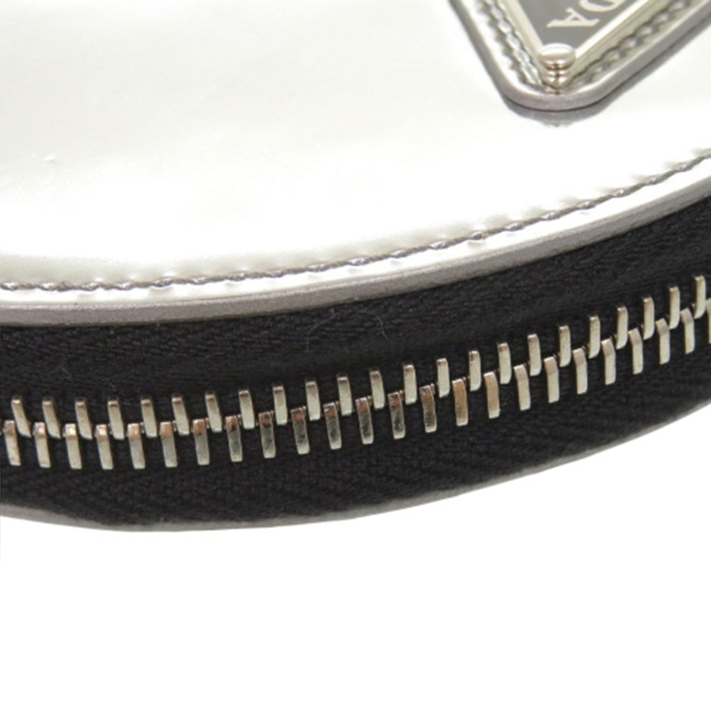 Spazzolato Round Chain Coin Crossbody