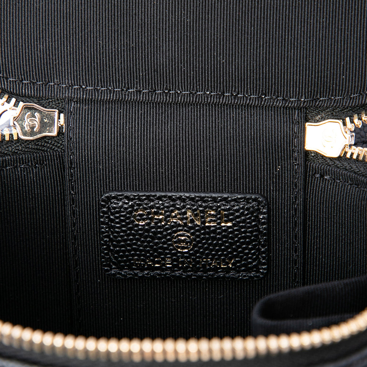 Chanel Mini Quilted Caviar Pearl On Top Vanity Case With Chain — Black