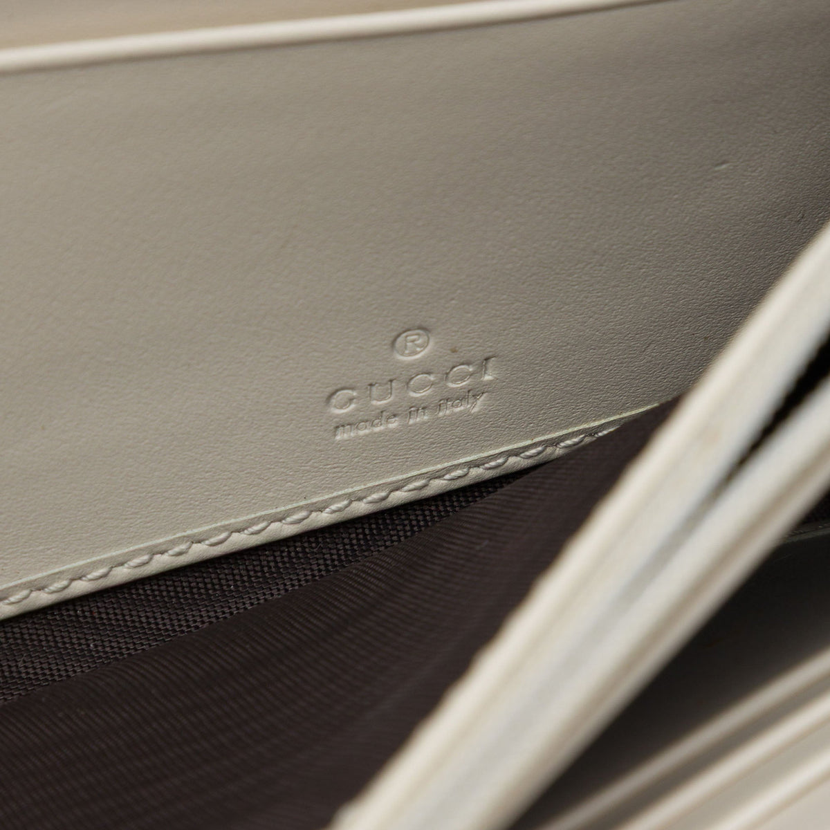 Gucci Guccissima Padlock Wallet On Chain — White