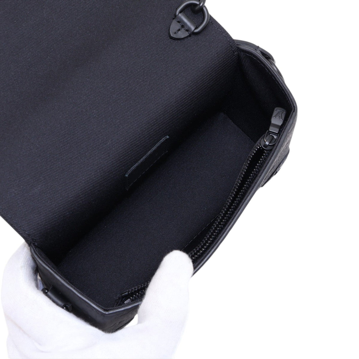 Louis Vuitton Monogram Taurillon Steamer Wearable Wallet — Black