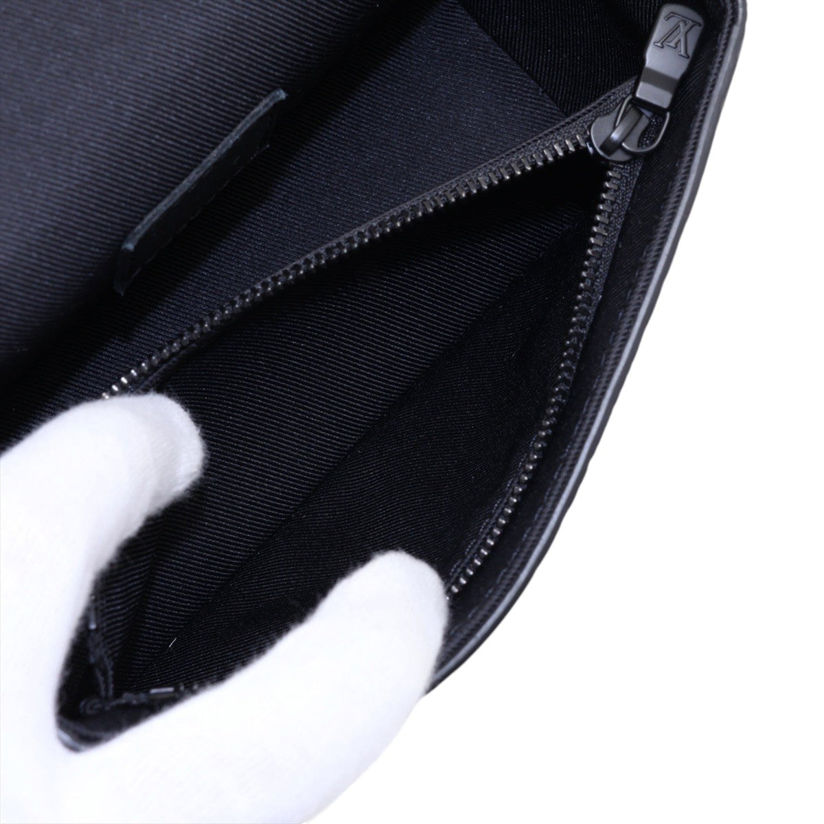 Louis Vuitton Monogram Taurillon Steamer Wearable Wallet — Black