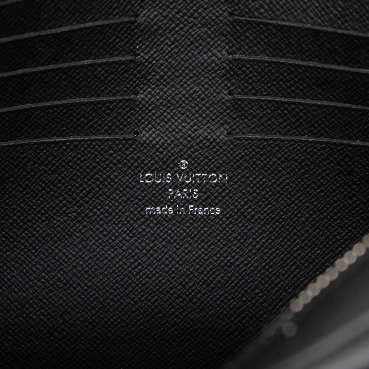 Louis Vuitton Taiga Pochette Kasai — Black