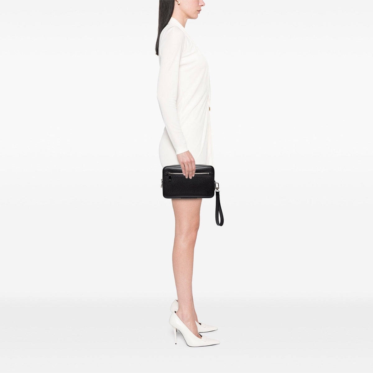 Louis Vuitton Taiga Pochette Kasai — Black
