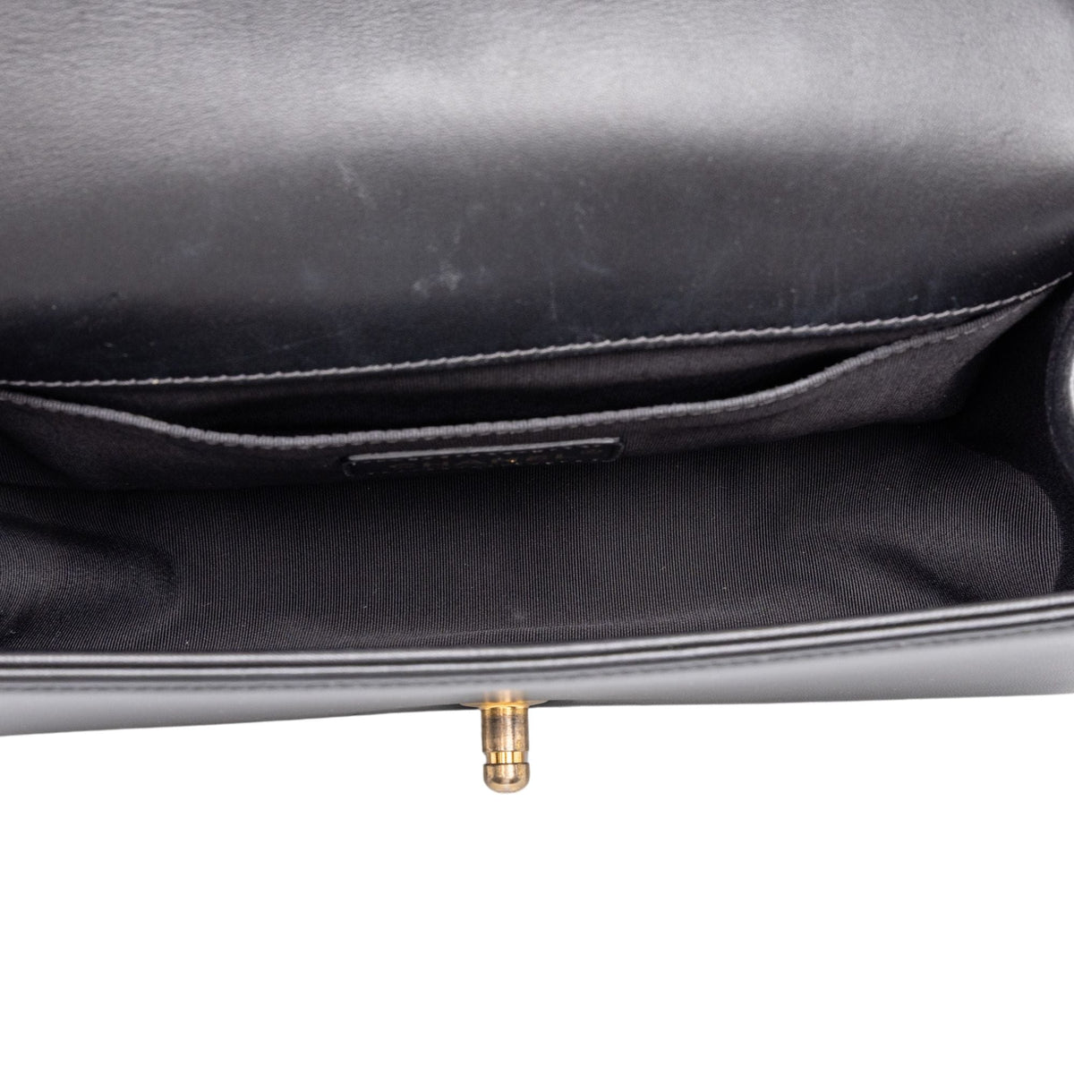 Chanel Old Medium Quilted Lambskin Boy Flap — Black