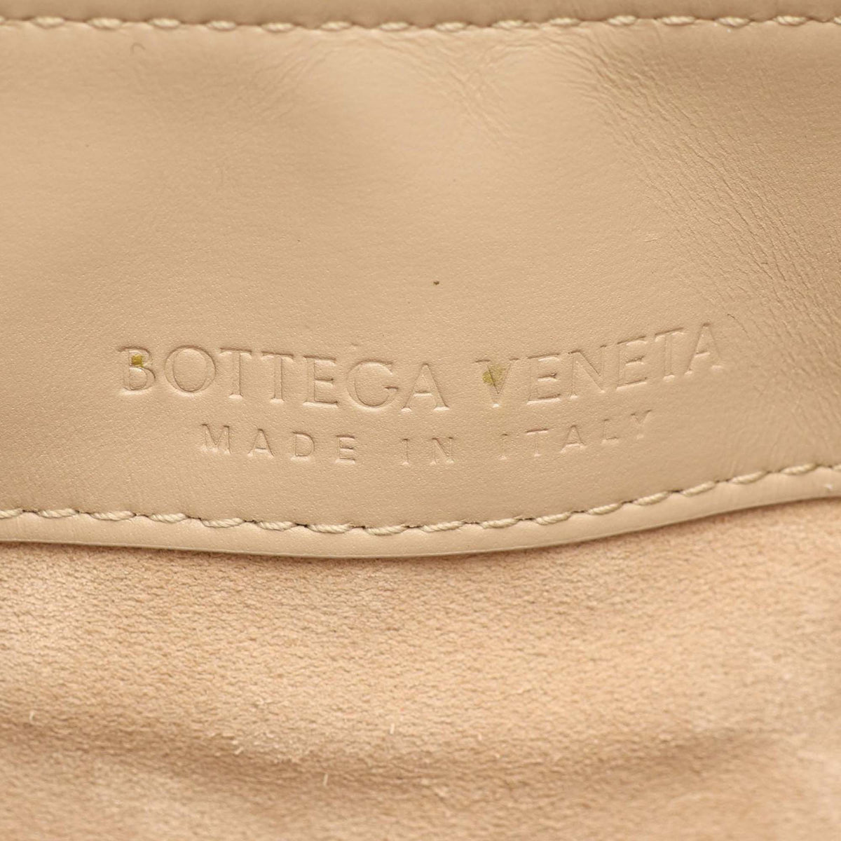 Bottega Veneta Small Leather Liberta Bucket Bag — Beige