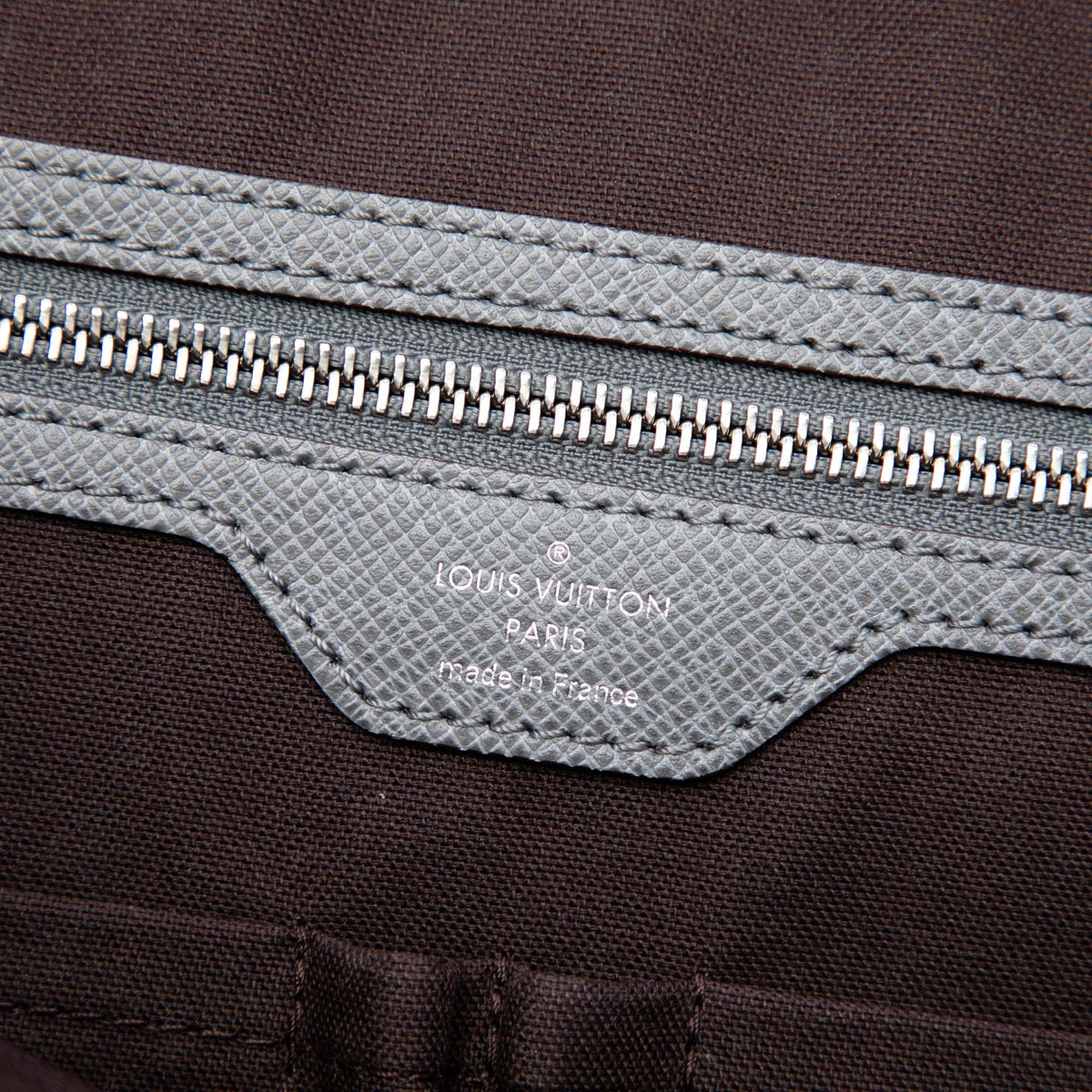 Louis Vuitton Taiga Vassili PM — Gray