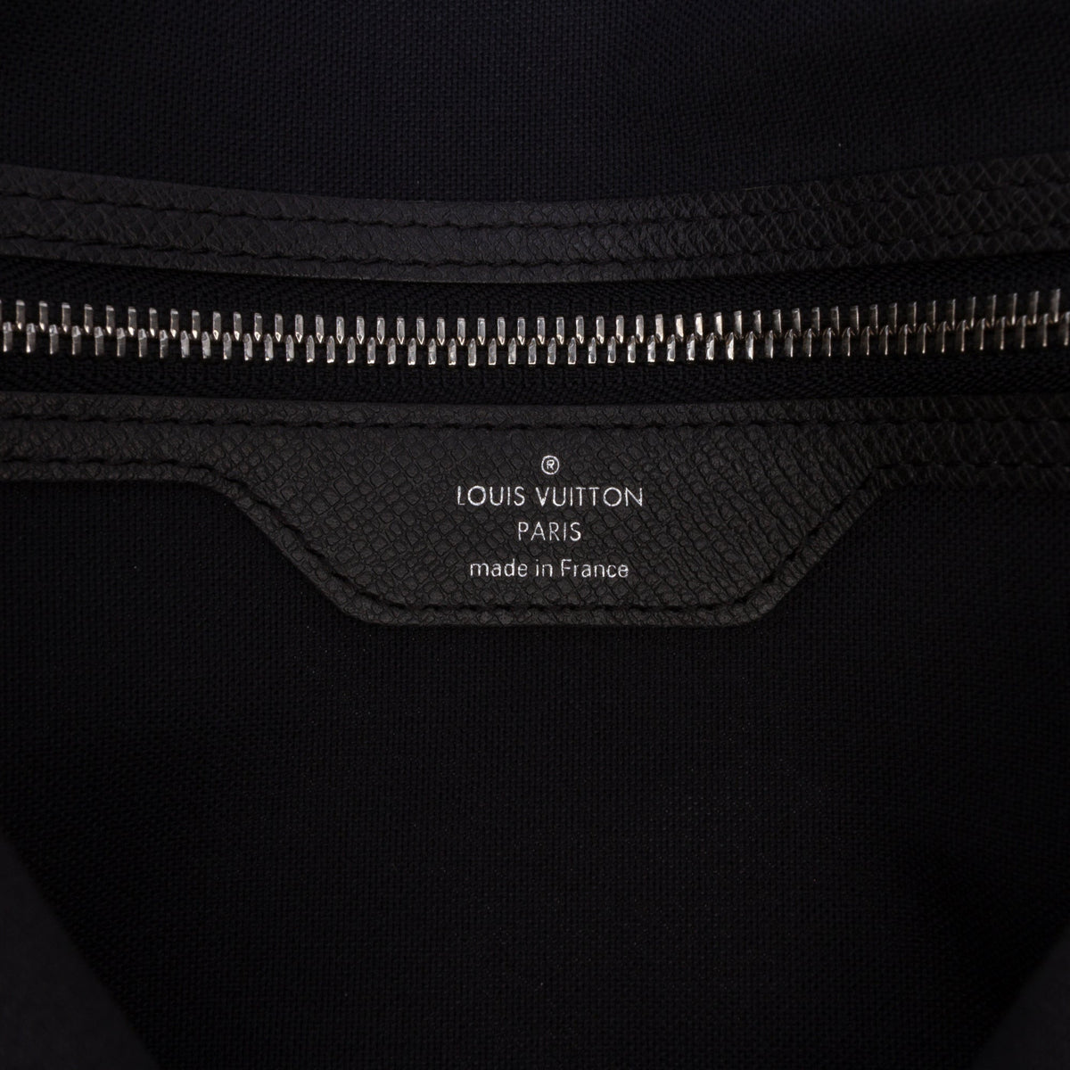 Louis Vuitton Taiga Roman MM