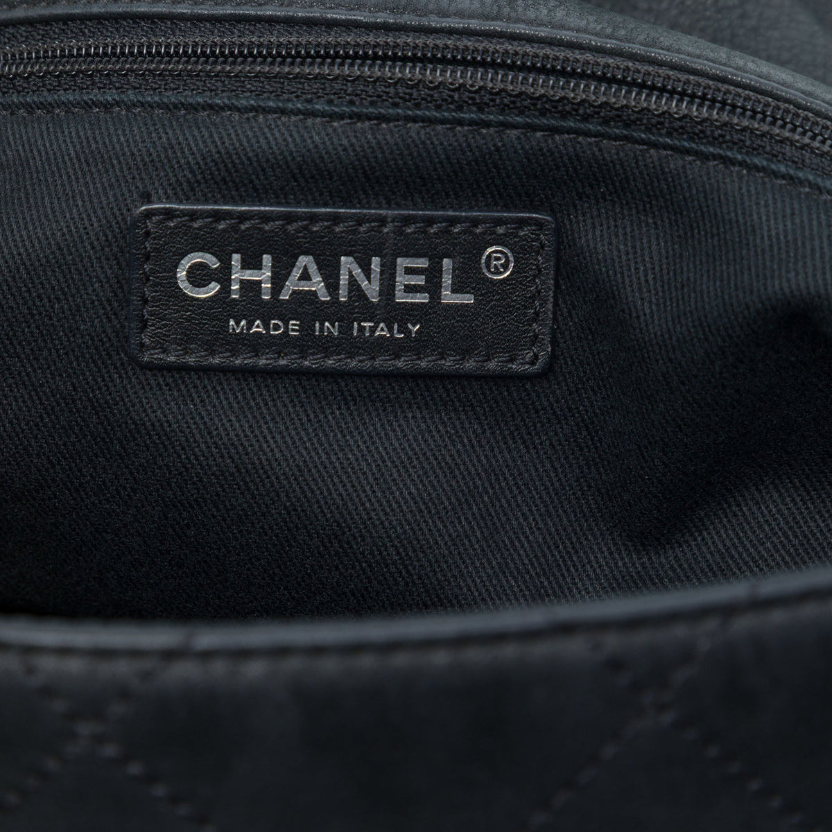 Chanel Quilted Iridescent Calfskin VIP Flap — Black