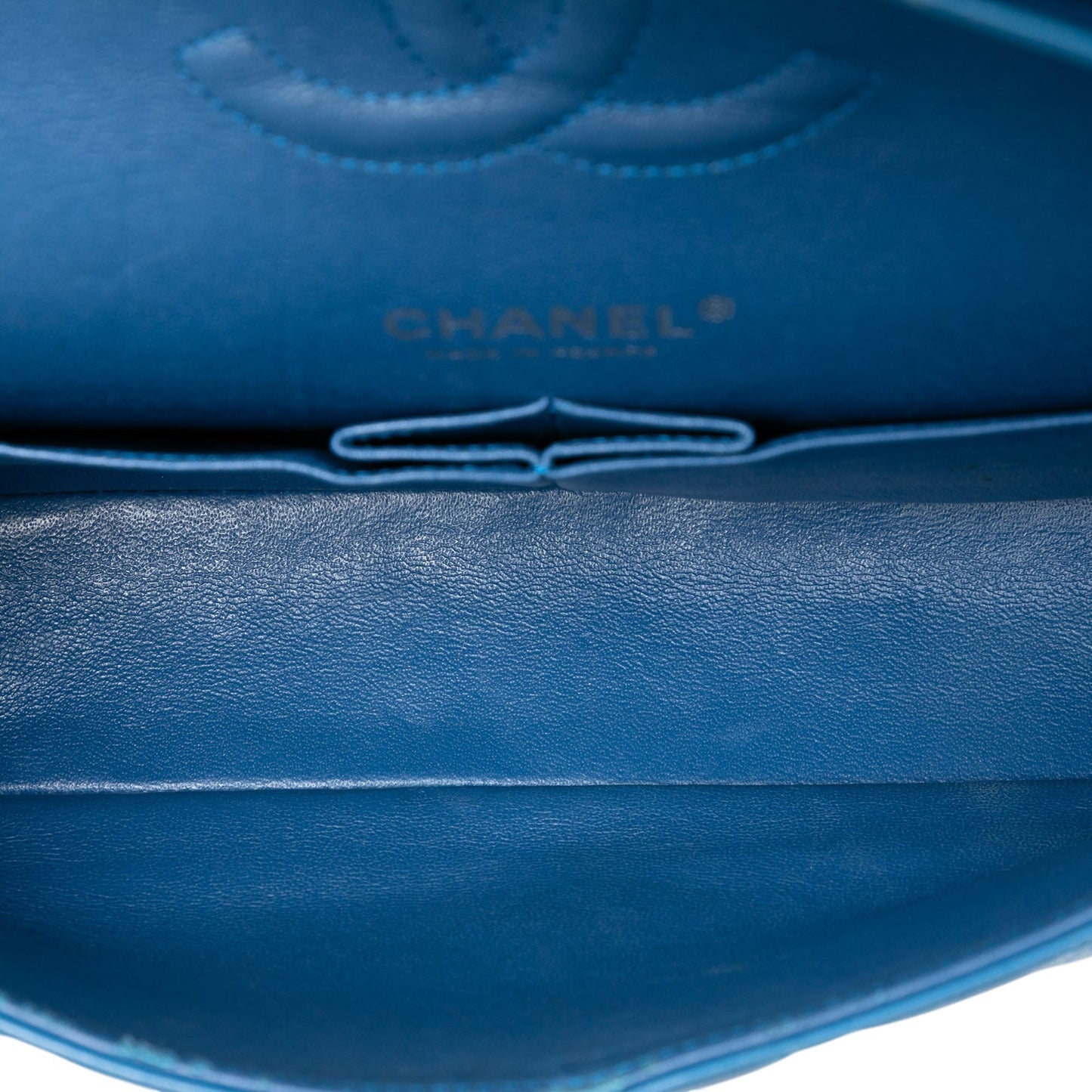 Medium Classic Calfskin Double Flap