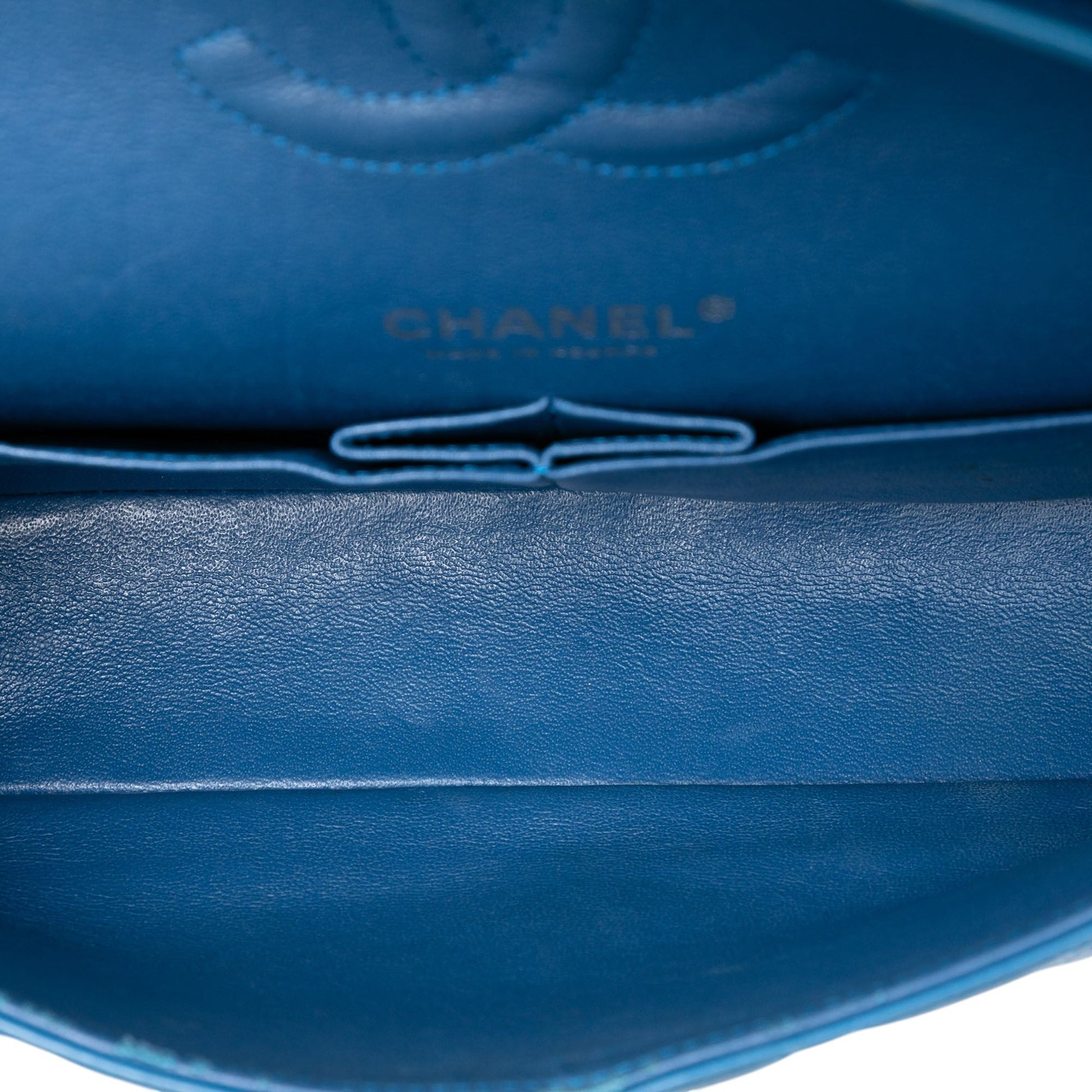 Medium Classic Calfskin Double Flap
