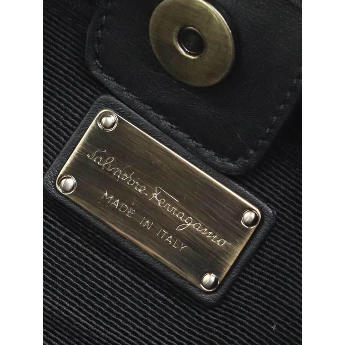 Ferragamo Leather Vara Bow Handbag — Black