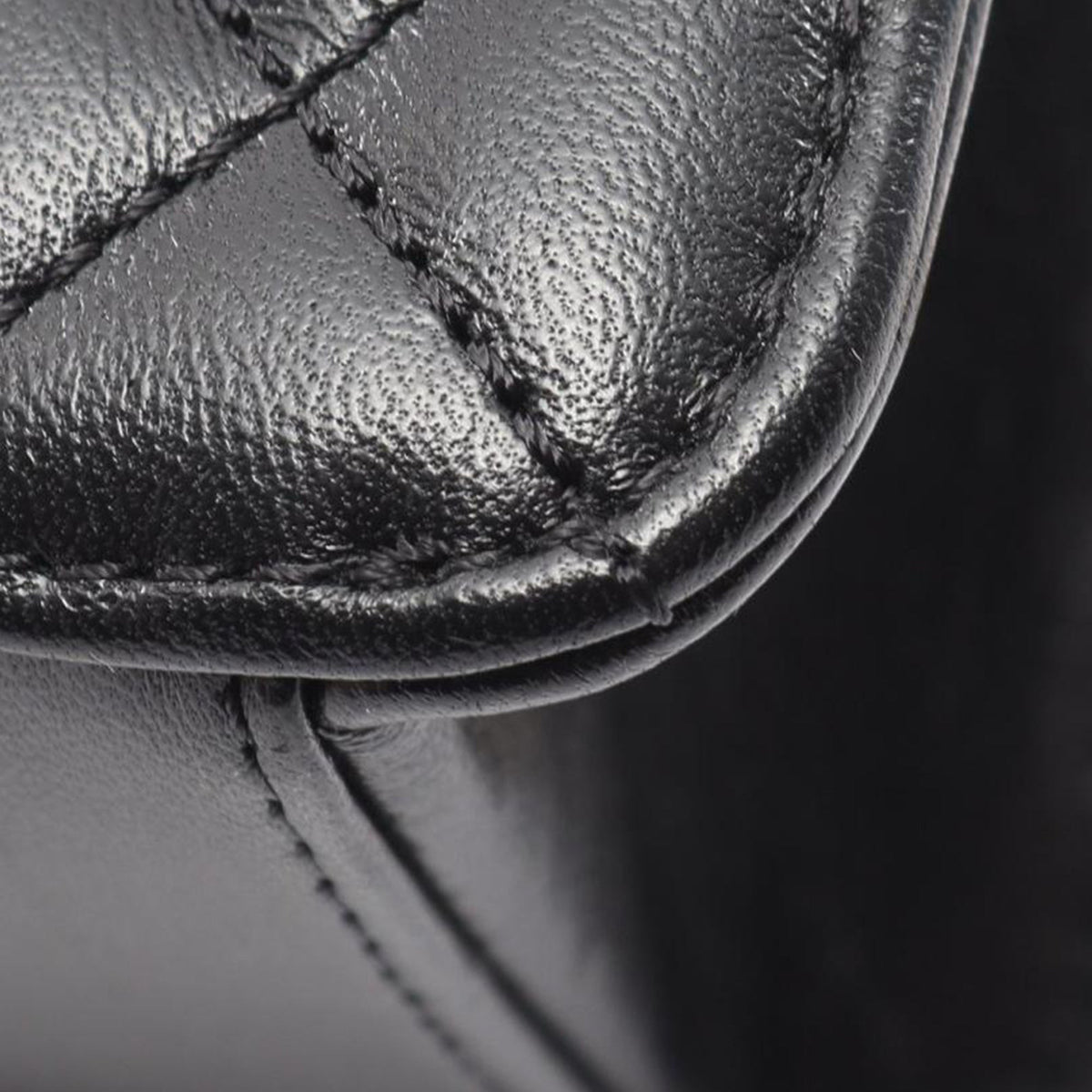 Chanel Mini Quilted Lambskin CC Logo Flap — Black