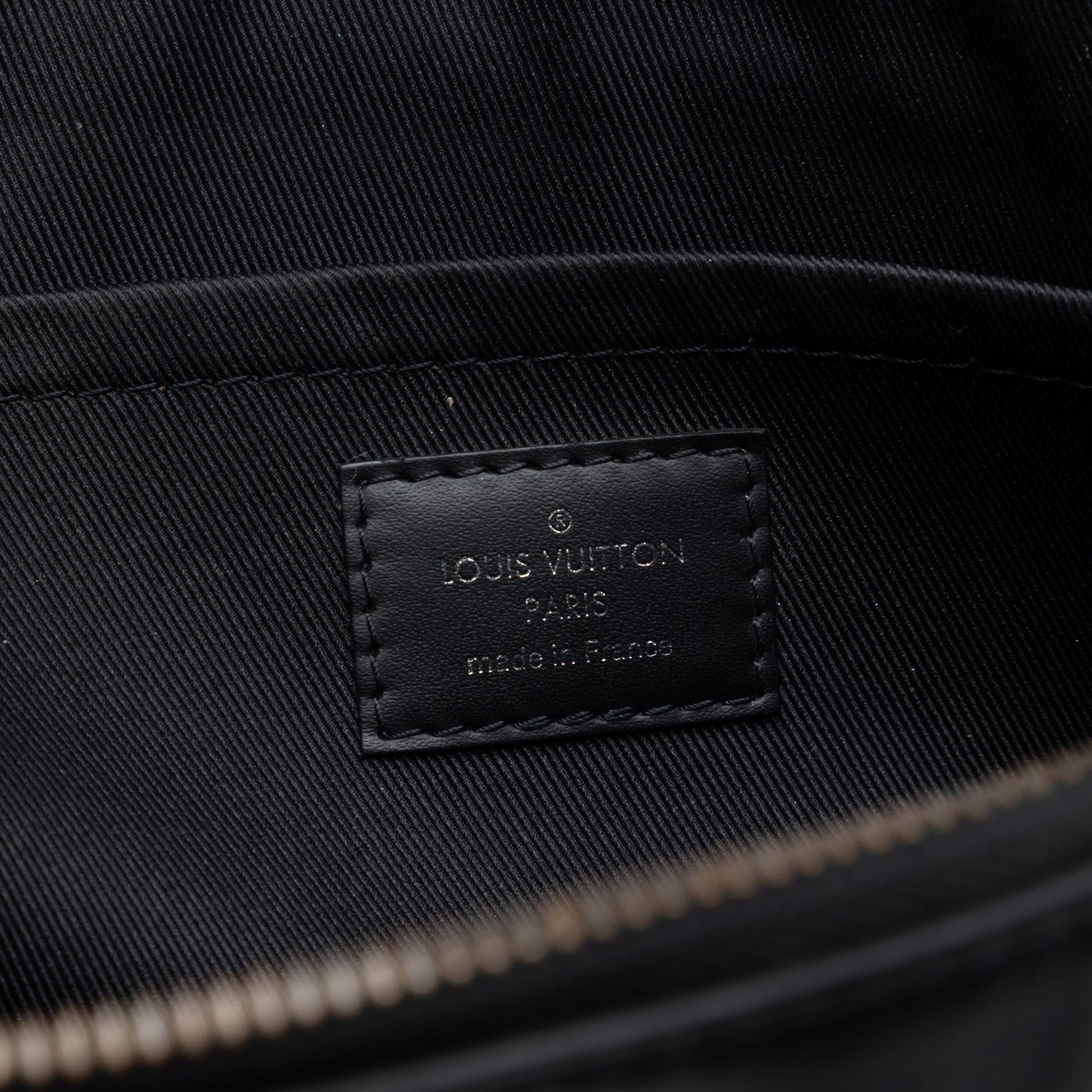 Louis Vuitton Monogram Eclipse Discovery Pochette GM